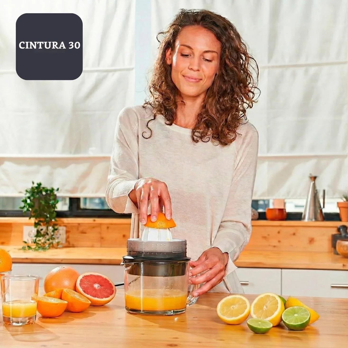 BLACK+DECKER - Exprimidor Eléctrico Automático 30W | Zumo de Naranjas y Cítricos | Jarra Transparente 1L Graduada | Sin BPA | Pulpa Ajustable | Desmontable | Apto Lavavajillas | Doble Giro