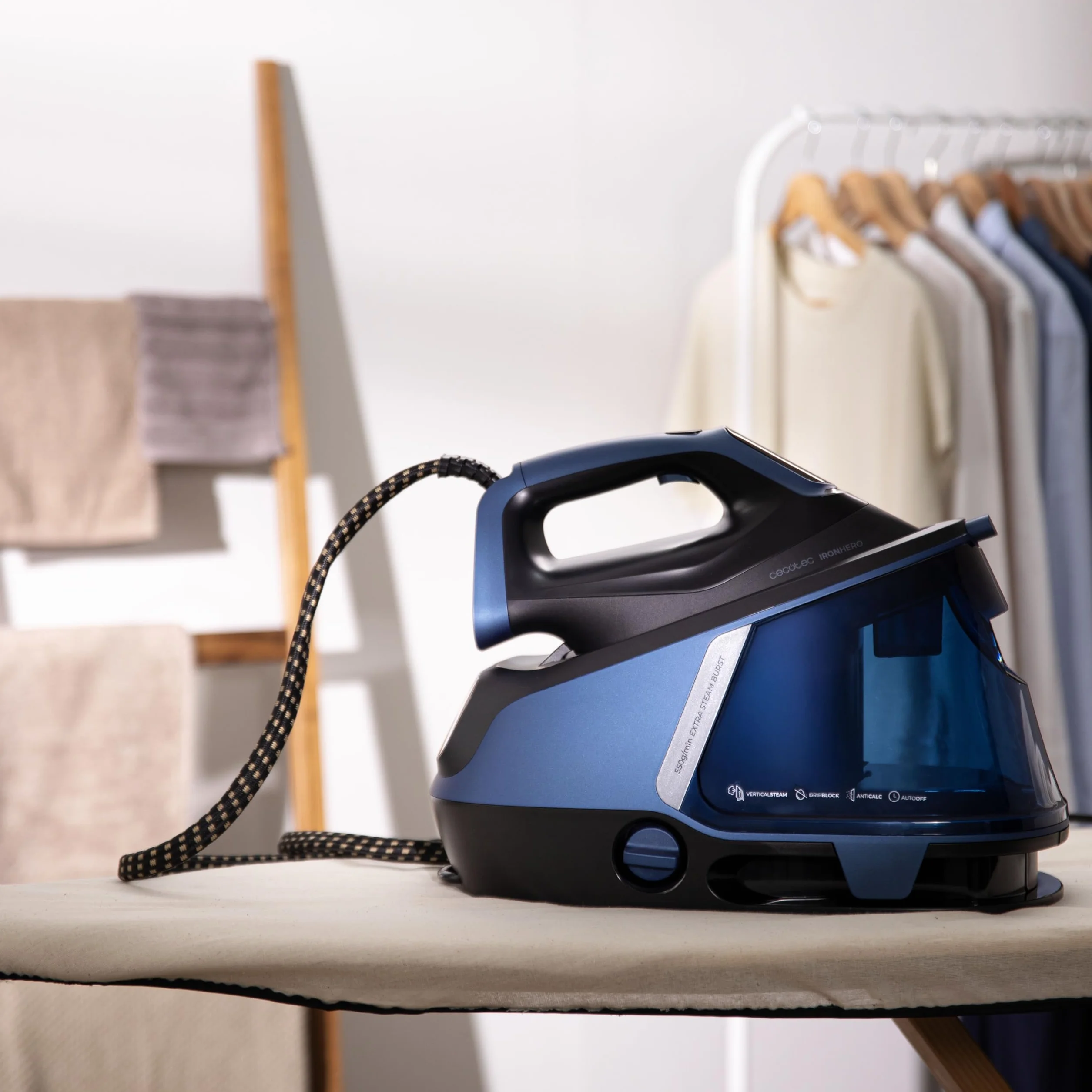 Cecotec Centro de Planchado Vertical IronHero H-3000 Station Geyser. 3000W, Suela Cerámica Turbo Slide, 600g/min en Golpe Vapor, Apagado Automático, Pantalla Táctil, Tecnología AntiCal y Cyclo Clean