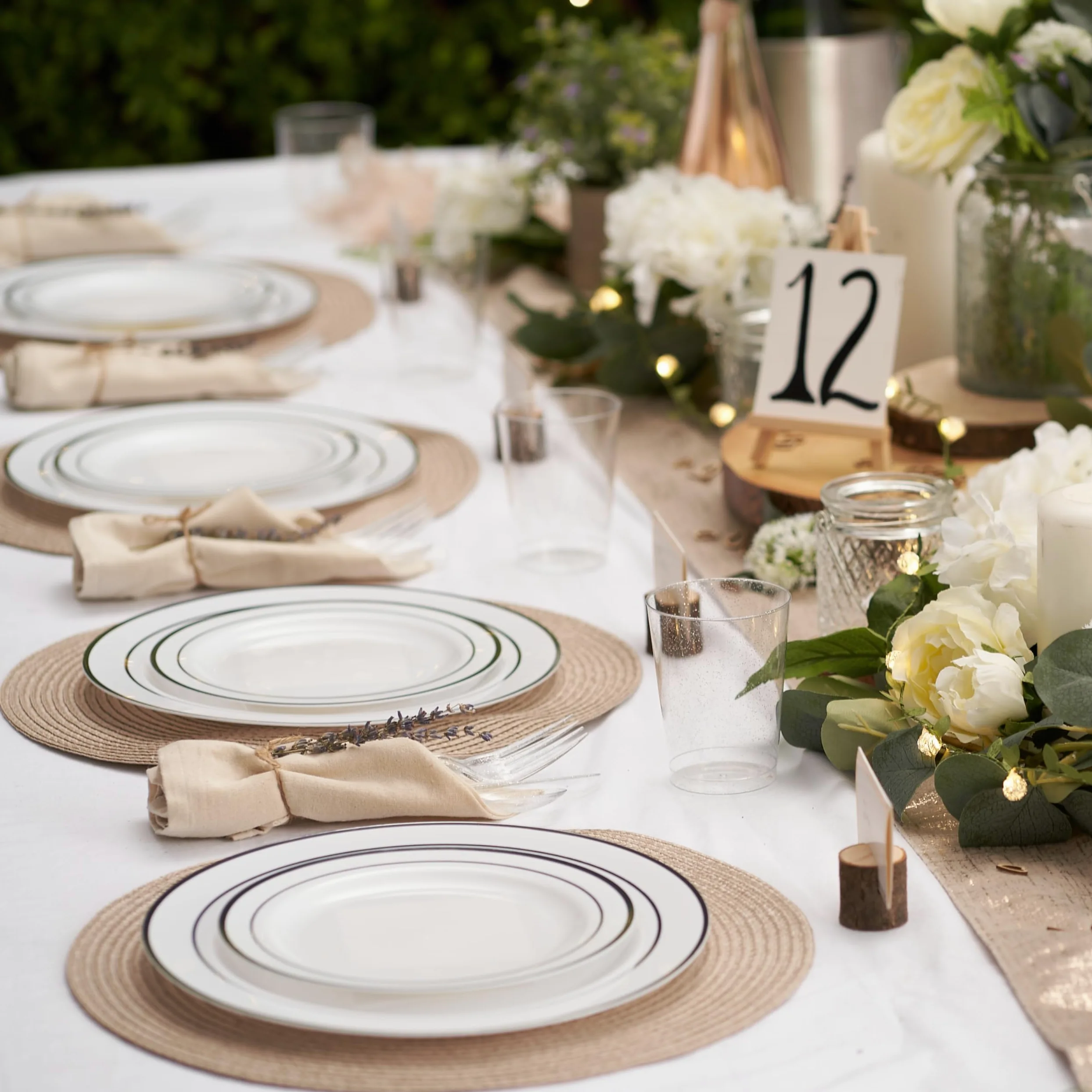MATANA 150 Piezas Vajilla Reutilizable de Plástico Blanco y Plateado para 25 Personas - Platos Grandes, Platos de Postre, Vasos y Cubiertos Reutilizables - Bodas, Cumpleaños, Navidad y Fiestas