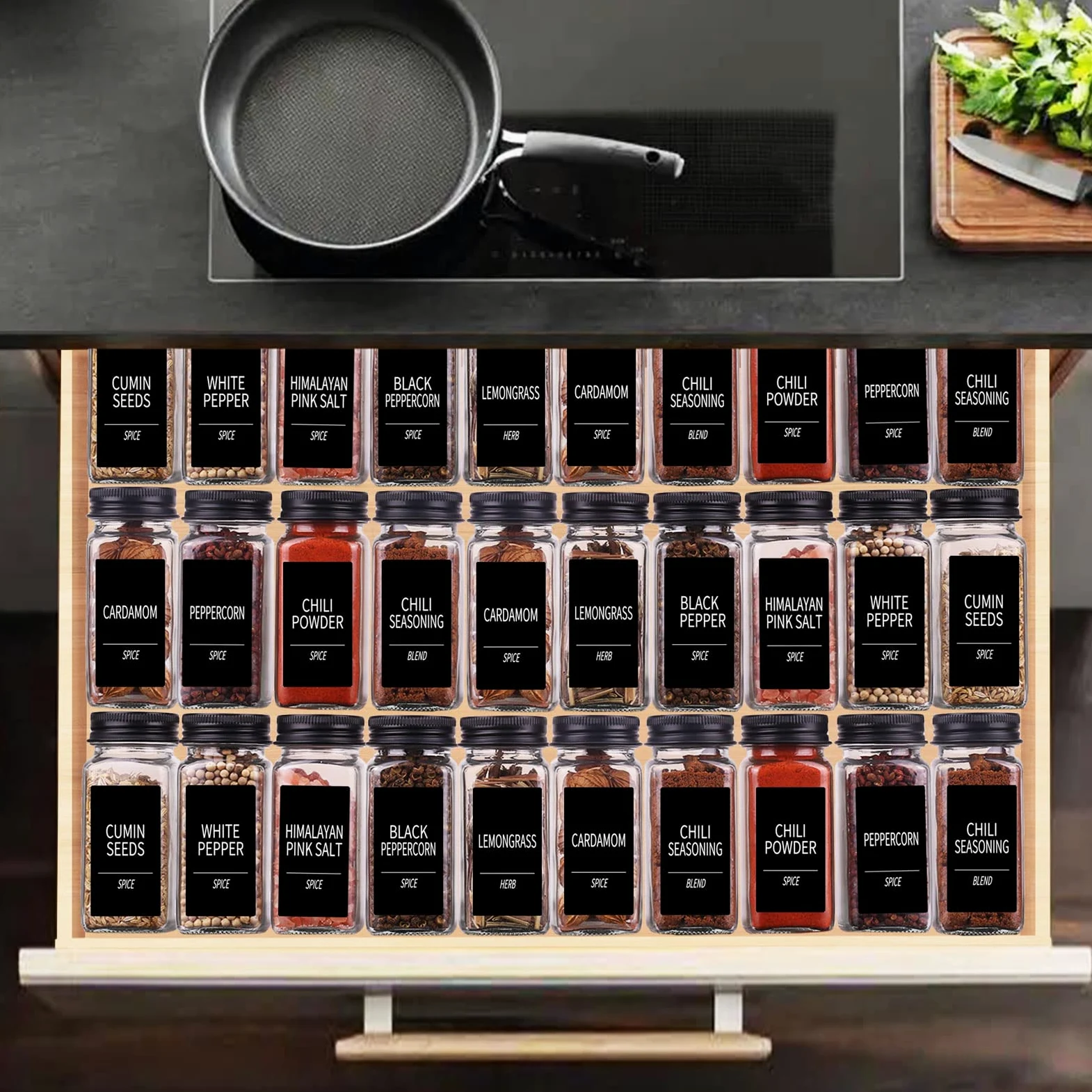 48 tarros de especias con 547 etiquetas: tarros de especias de vidrio con tapas de metal negro, recipientes vacíos de especias de 4 onzas con tapas de coctelera, embudo, bolígrafo de tiza, botellas de