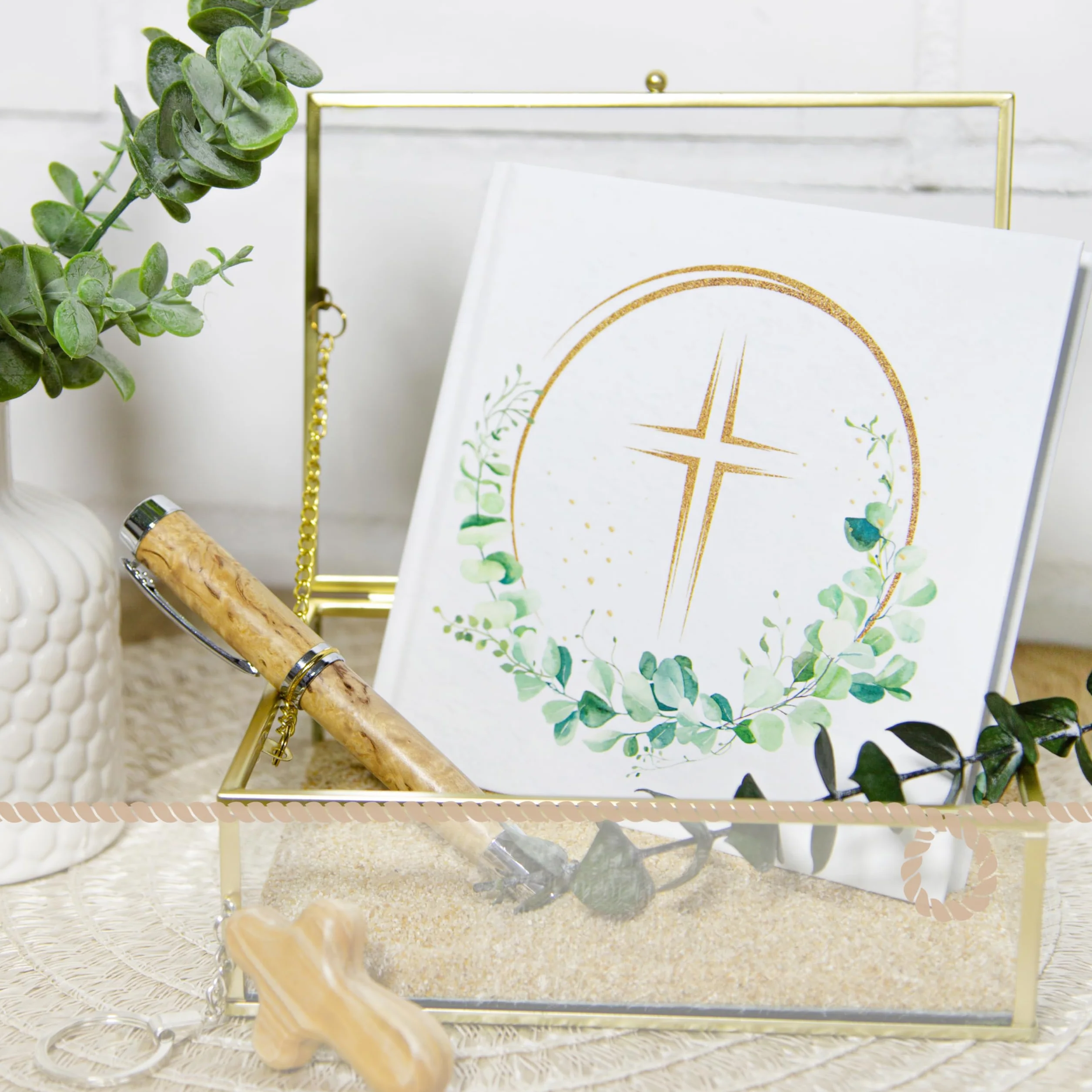Libro de firmas con cruz dorada y corona de eucalipto: libro de visitas blanco para comunión, bautizo, confirmación y boda, 48 páginas en blanco, recuerdo con tapa dura, 15 x 15 cm