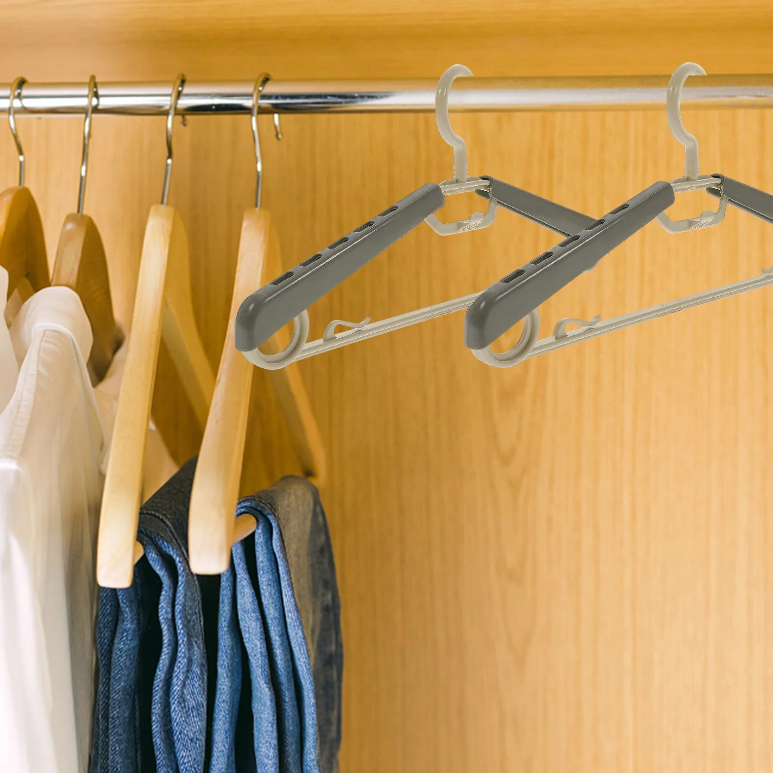 Garneck 10 Perchas Ajustables para Ropa Diseño Ergonómico y Estructura Resistente de Abs, Extra Anchas y Expandibles para Optimizar el Almacenamiento el Armario