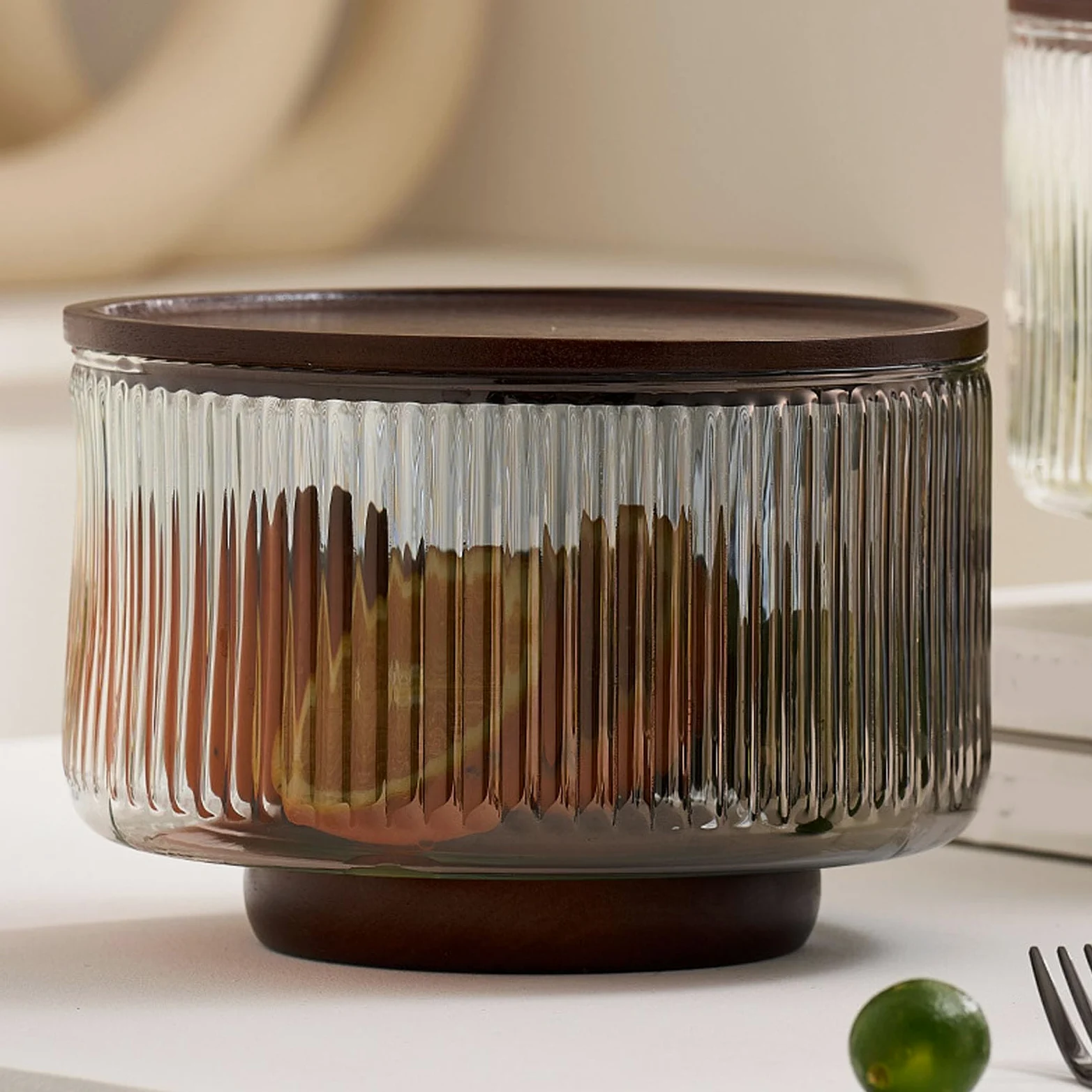 Fockety Ensaladera de Vidrio con Tapa y Base de Madera, 7.9in, para (Medio) | Tazón grande para servir, plato versátil para mezclar, frutero, plato para bagatelas para cocina y fiestas