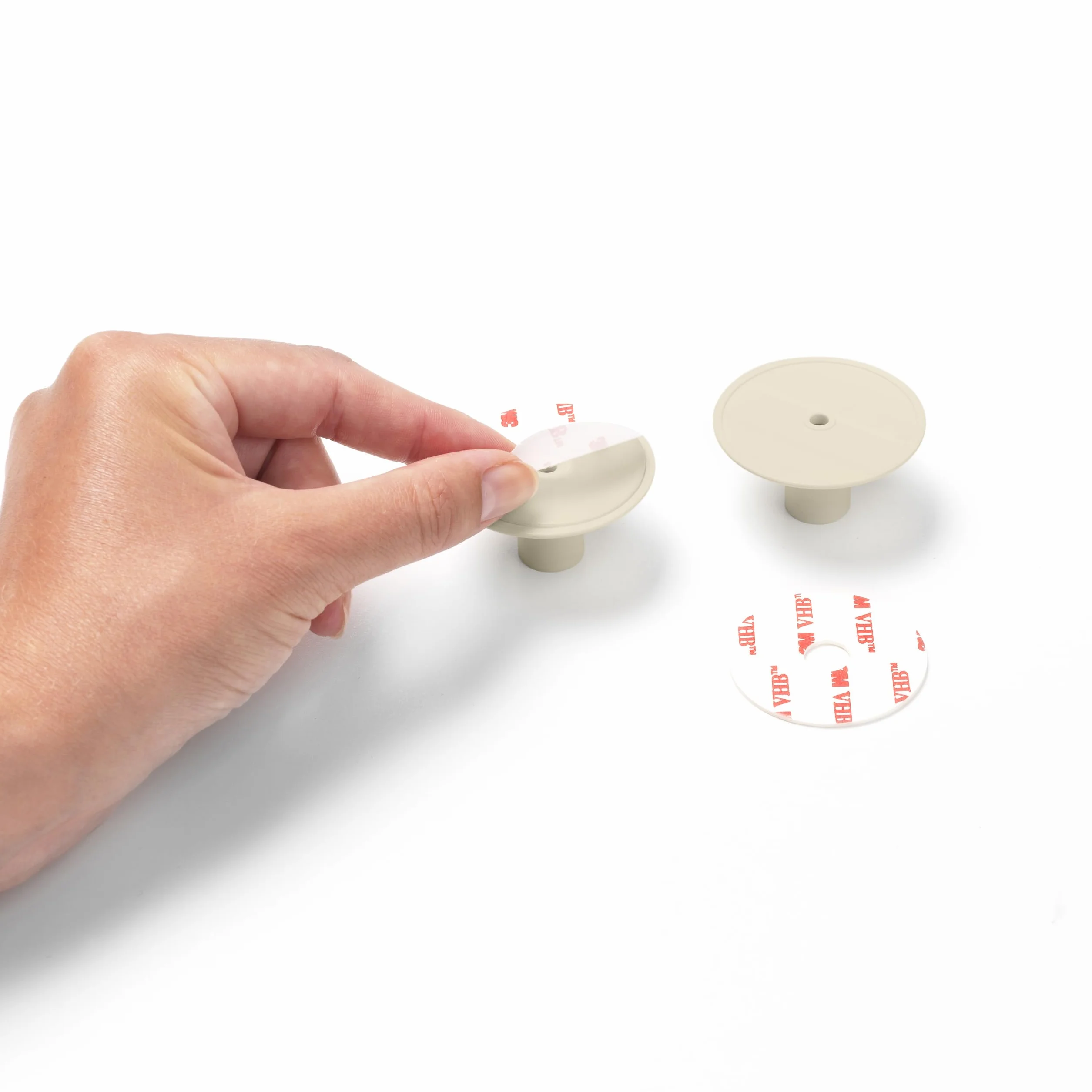 Brabantia - Renew Juego de 2 Colgadores de Toalla - Ideales para Baño, Aseo o Cocina - Soportan hasta 2 kg - con o sin Taladro - Materiales de Fijación Incluidos - Soft Beige