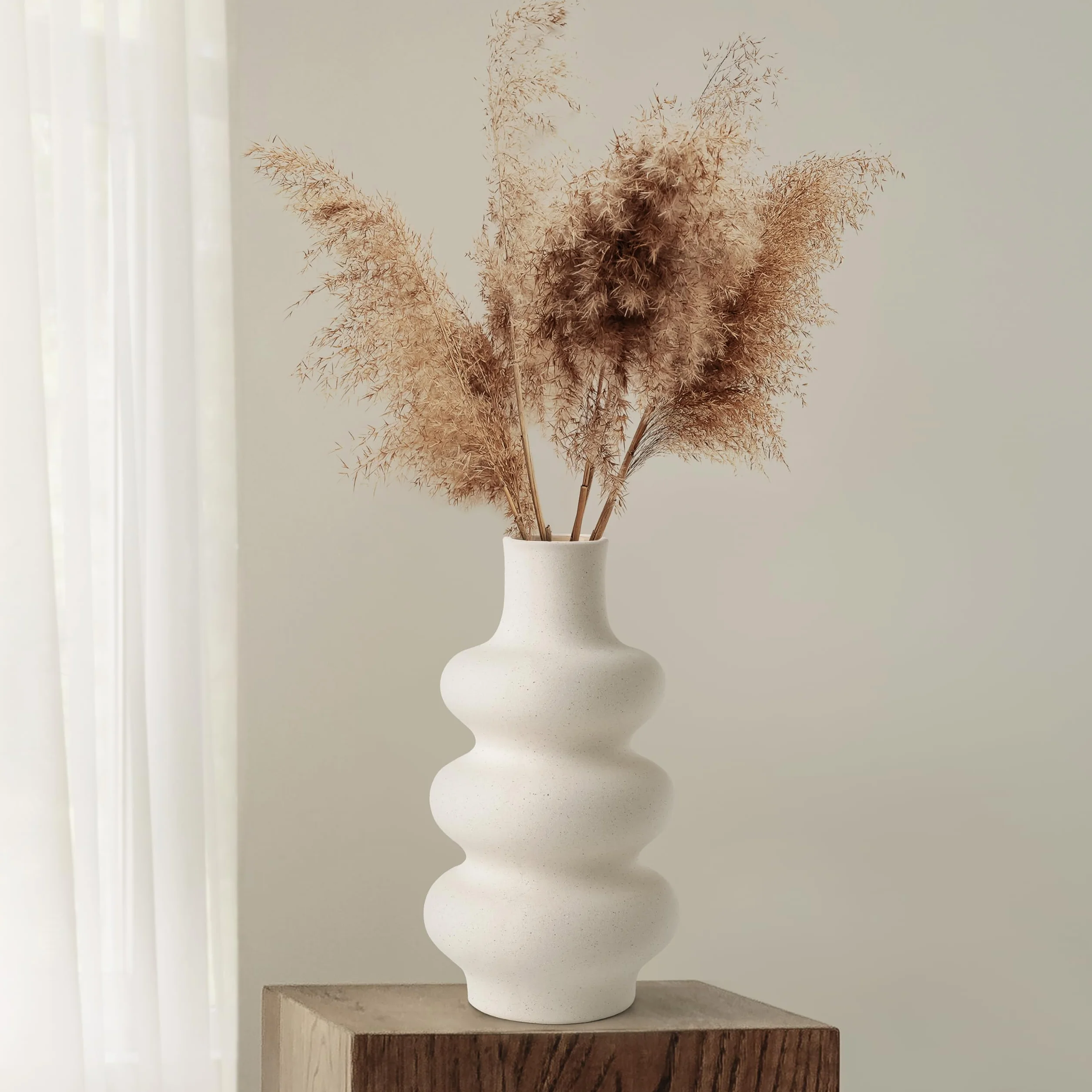 Winter Shore Jarron Ceramica Beige - Jarron Decorativos Modernos de 25 cm con Diseño de Donut Redondo - Jarrón Flores Secas, Pampas, Ramo Fresco para Oficina, Cenas, Centros de Mesa, Fiestas, Bodas