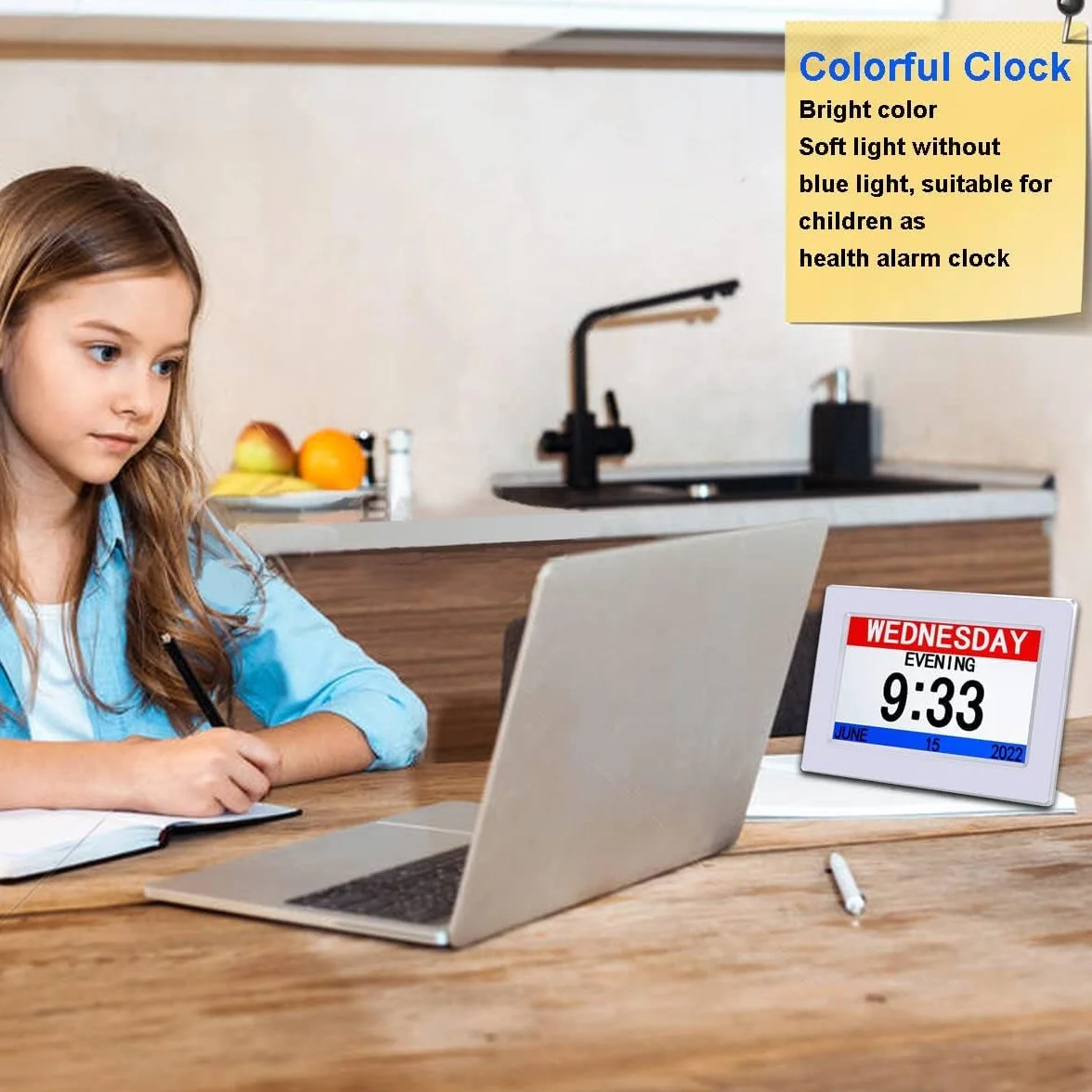 Despertador digital de 7 pulgadas con ajuste automático de brillo, pantalla LCD silenciosa, despertador con humedad y temperatura, para adultos y niños y enfermedad de Alzheimer (blanco)
