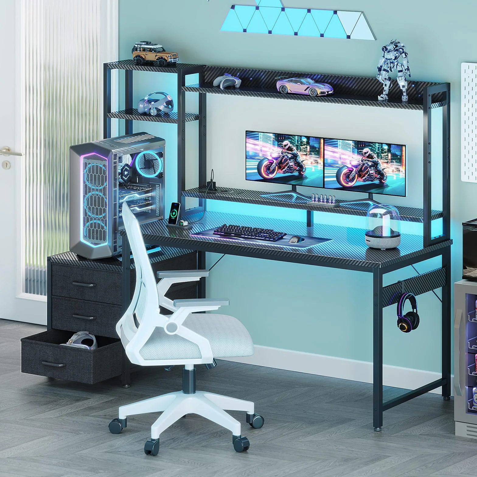 Coleshome Escritorio Gaming con Estanteria y Cajones, 137x48cm Mesa Gaming con Iluminación LED & Toma de Corriente, Escritorios para PC con Repisas de Almacenamiento, Negro Fibra de Carbono