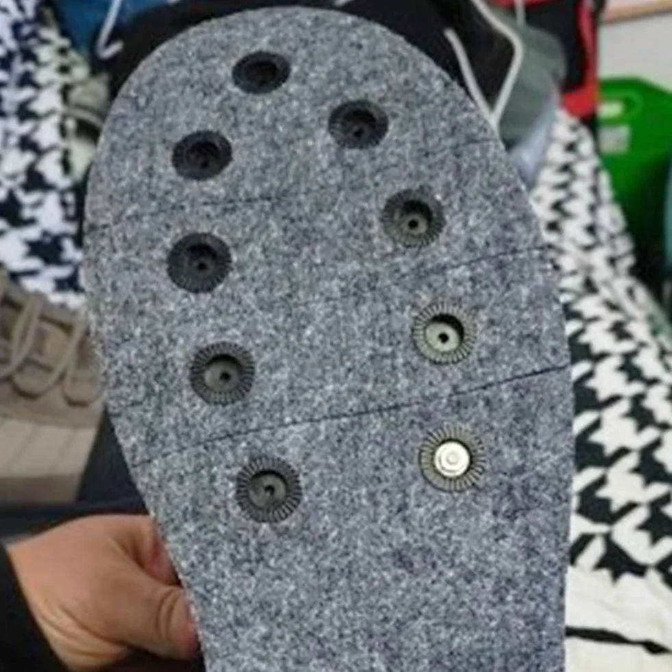 Kylebooker Tornillos atornillados para botas de vadeo, 26 piezas de tacos de pesca para botas de fieltro o suela de goma