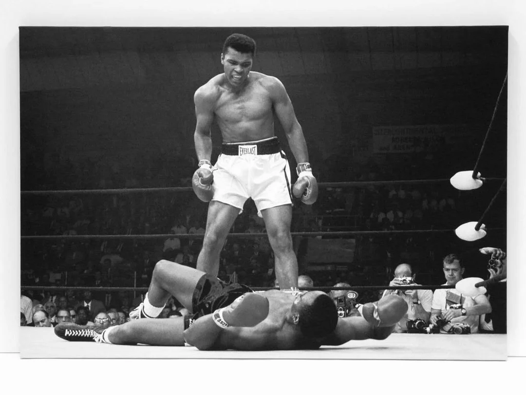 LIENZO VINTAGE MOHAMED ALI . Impreso en canvas de algodón de 320 gr. . Montado sobre bastidor de madera de pino de 2 cm de grosor. Acabado Mate. Muy Ligero y resistente. 2 Tamaños a elegir. (50x75cm)