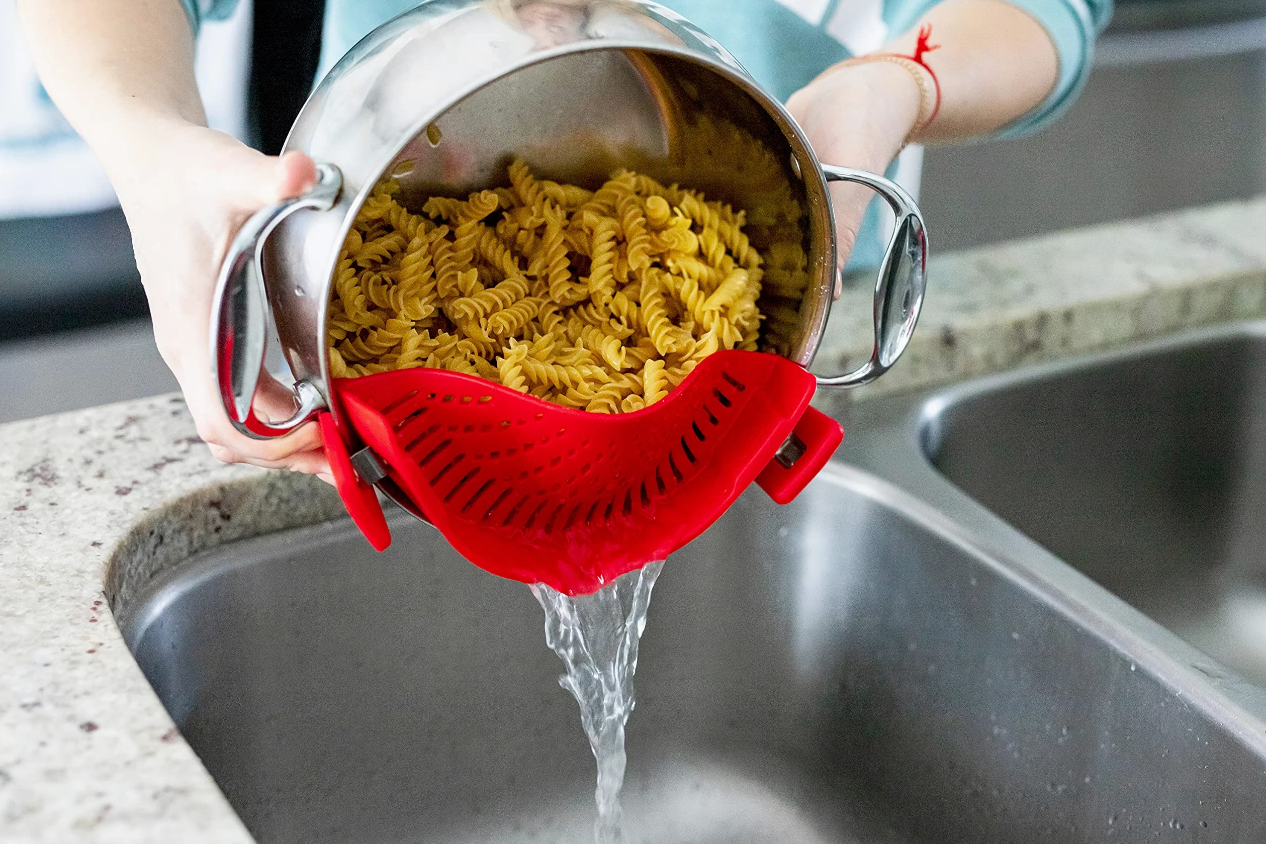 Colador de pasta de silicona con clip, ajuste universal para todas las ollas y cuencos, escurridor a presión para pasta, carne, verduras, frutas, colador de silicona para cocina, drenaje fácil de