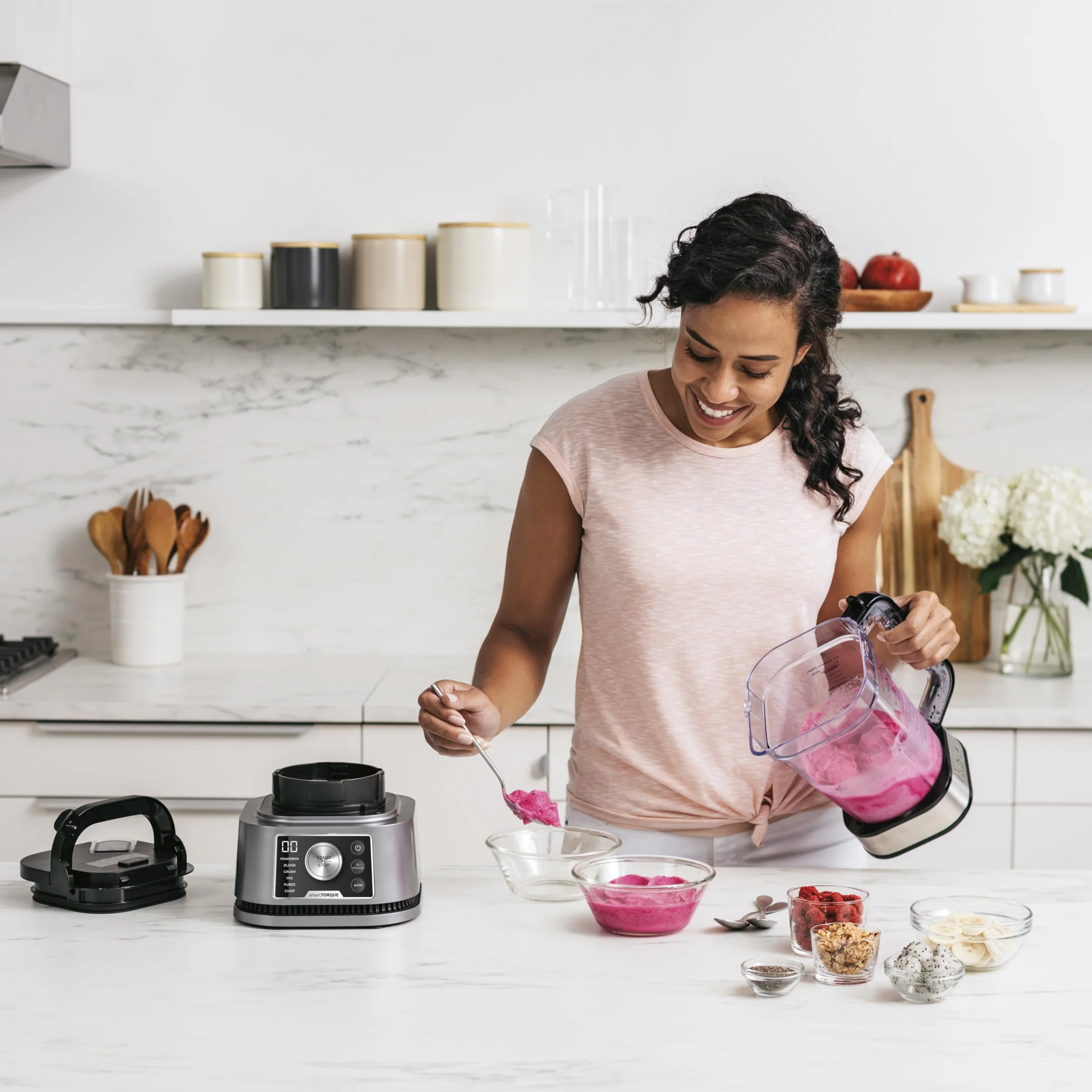 Ninja Foodi Power Nutri Batidora de vaso 3 en 1, Smoothies, cremas y bebidas heladas, jarra de 2,1 l, vaso de 700 ml, recipiente de 400 ml con varilla Power Paddle, 1200 W, Plateada CB350EU