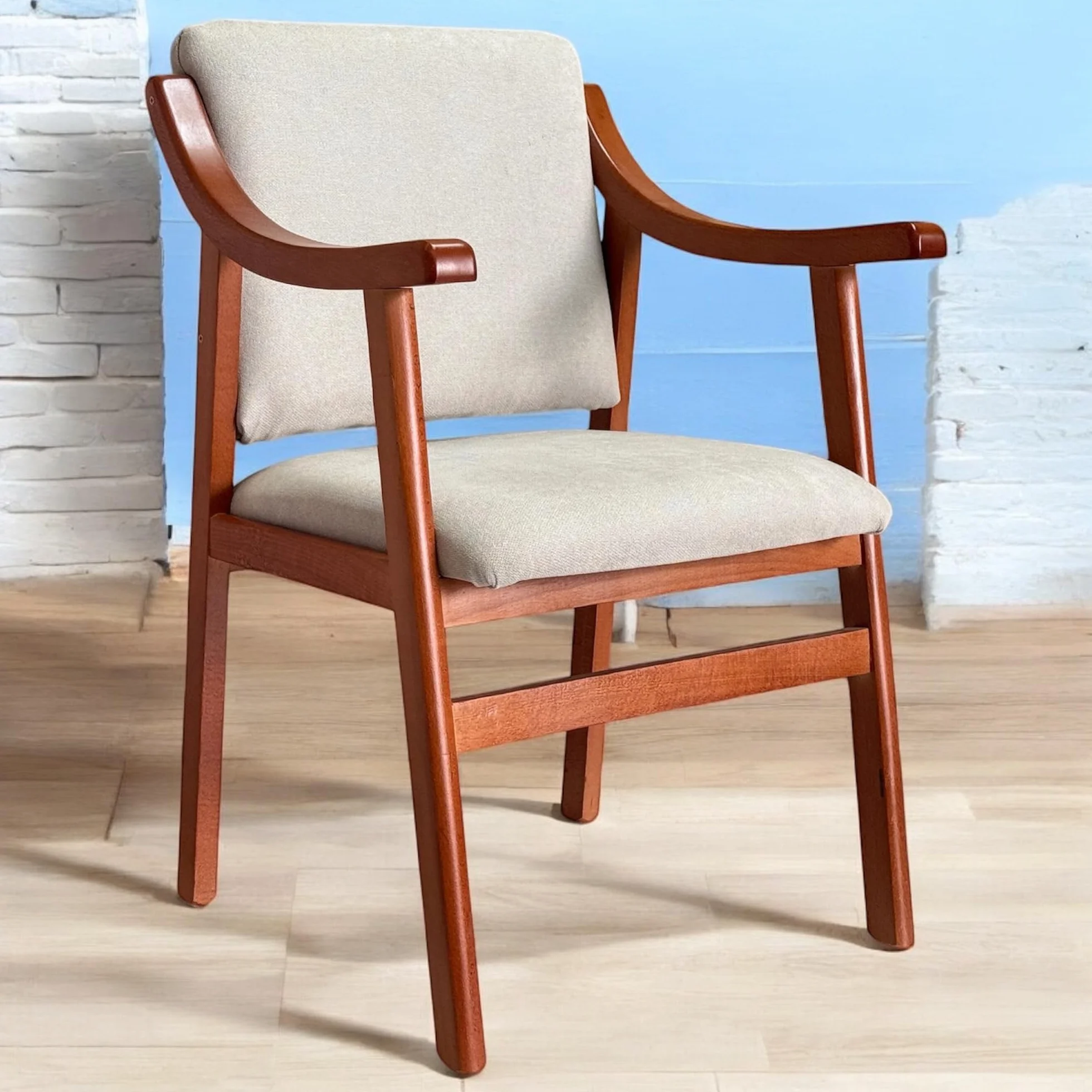 Sillón de Madera Reforzado en Color Cerezo con Varios Tapizados (Cerezo Camel)