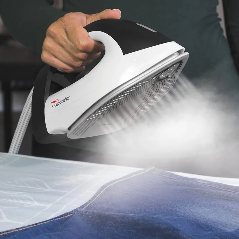Polti Vaporella Simply VS20.20, Plancha Generadora de Vapor, Depósito de Vapor Extraíble 1,5 L, Presión Bomba 6,5 Bar, Potencia 2200 W, Función ECO, Blanco y Negro [Clase de eficiencia energética A]