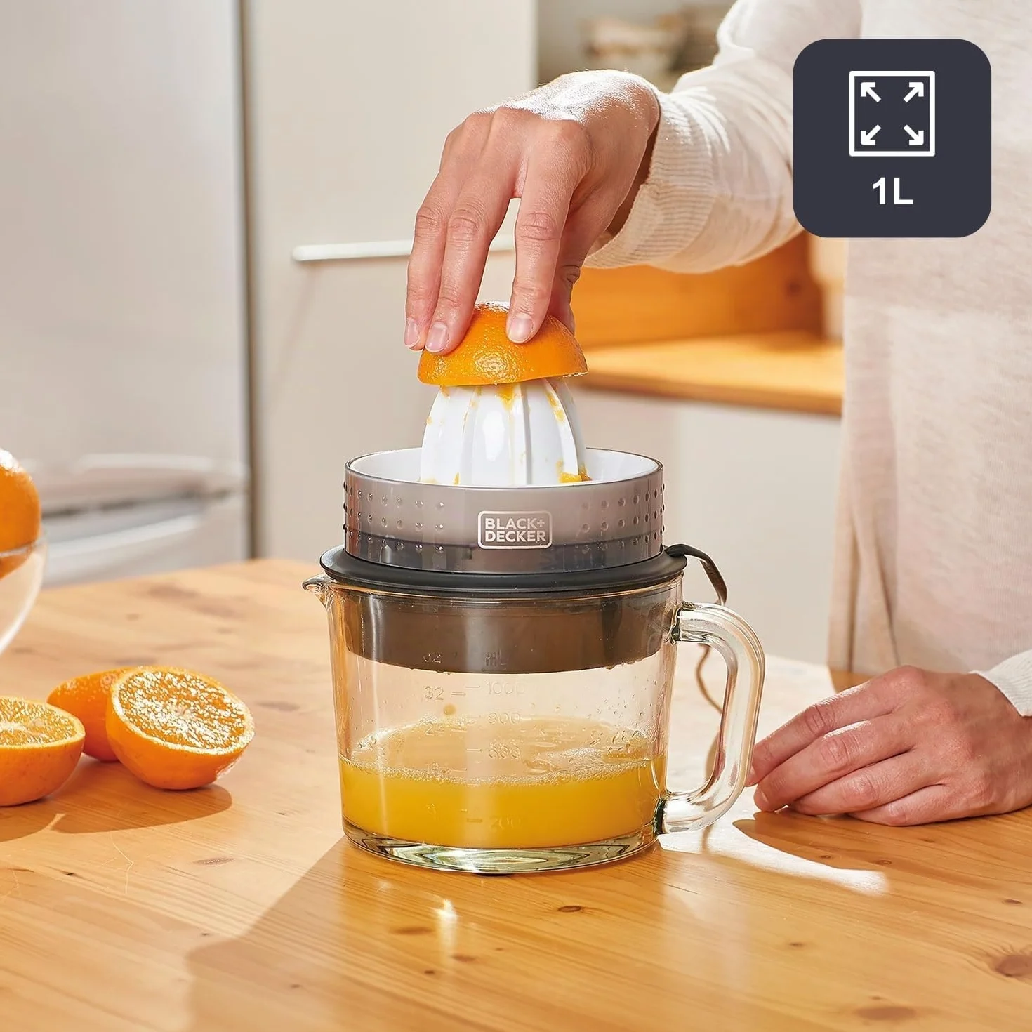 BLACK+DECKER - Exprimidor Eléctrico Automático 30W | Zumo de Naranjas y Cítricos | Jarra Transparente 1L Graduada | Sin BPA | Pulpa Ajustable | Desmontable | Apto Lavavajillas | Doble Giro