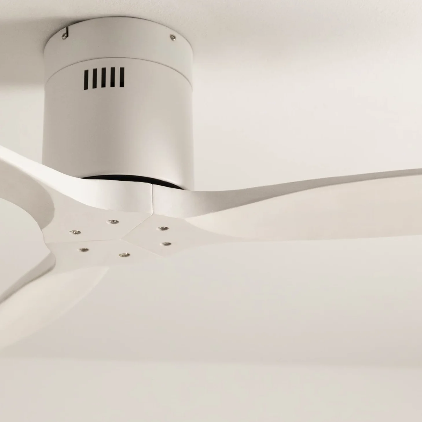 CREATE / WINDCALM/Ventilador de techo ABS blanco con controlador y mando / 40W, Silencioso, Ø132 cm, 6 velocidades, temporizador, función verano-invierno