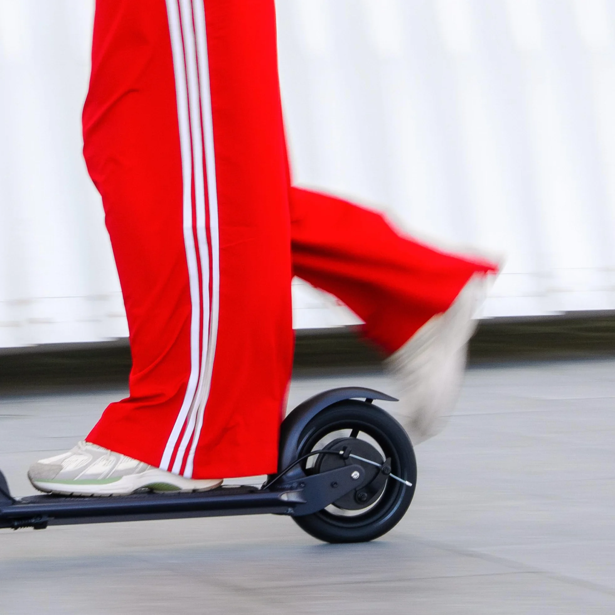 Movino Patinete Plegable Urbano para Adultos y Adolescentes con Ruedas Grandes y Plataforma Antideslizante