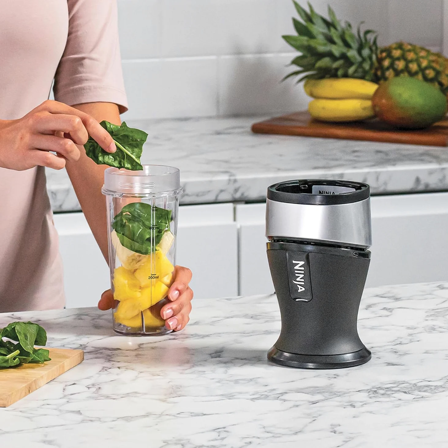 Ninja Batidora delgada de 700 W y batidora, 2 vasos de 470 ml con tapas de boquilla, licuadora personal, hielo triturado y fruta congelada, plata/negro QB3001UKS