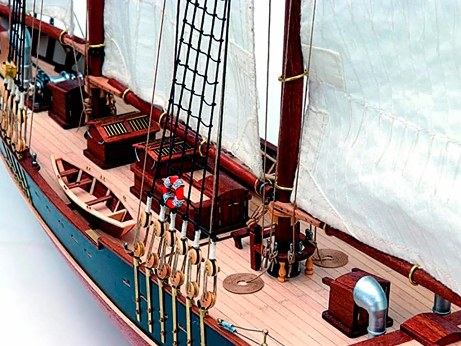 Artesanía Latina - Maqueta de Barco en Madera - Barco de Pesca y Regatas, Goleta Canadiense Bluenose II - Modelo 22453, Escala 1:75 - Maquetas para Montar - Nivel Medio