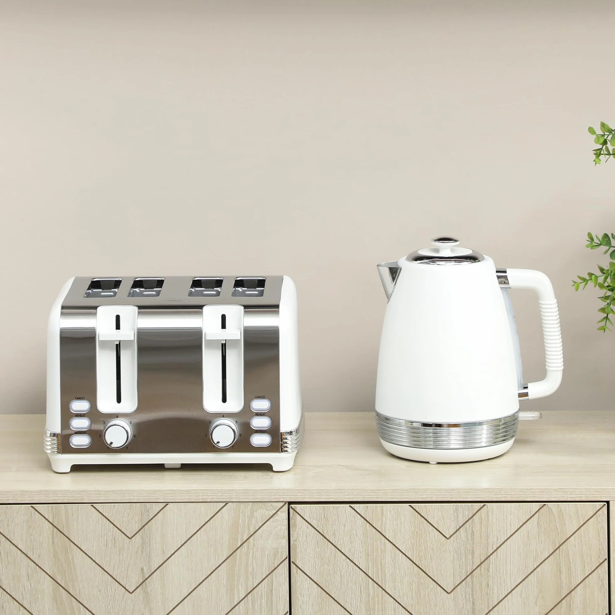 HOMCOM - Juego de hervidor y tostadora (acero inoxidable, 2200 W, 1,7 L, tostadora 4 rebanadas, 7 niveles de bruñido, calentamiento rápido, termostato Strix, filtro antical y bandeja para migajas