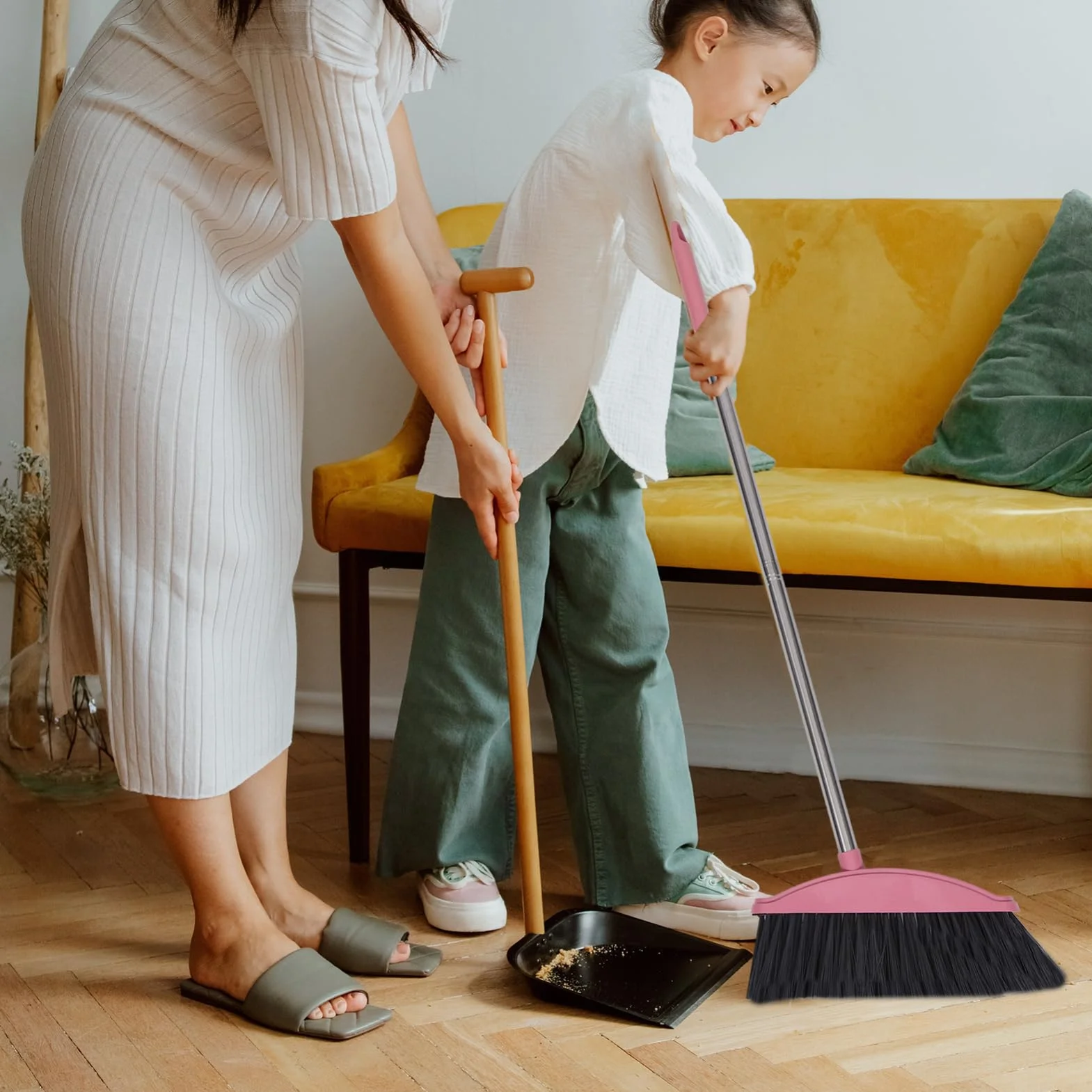 iplusmile Escoba de Acero Inoxidable Cerdas Densas y Mango Aleatorio para Limpieza Fácil de Polvo y Escombros en Baños y Garajes, Herramienta Duradera para Pisos Varios estilos