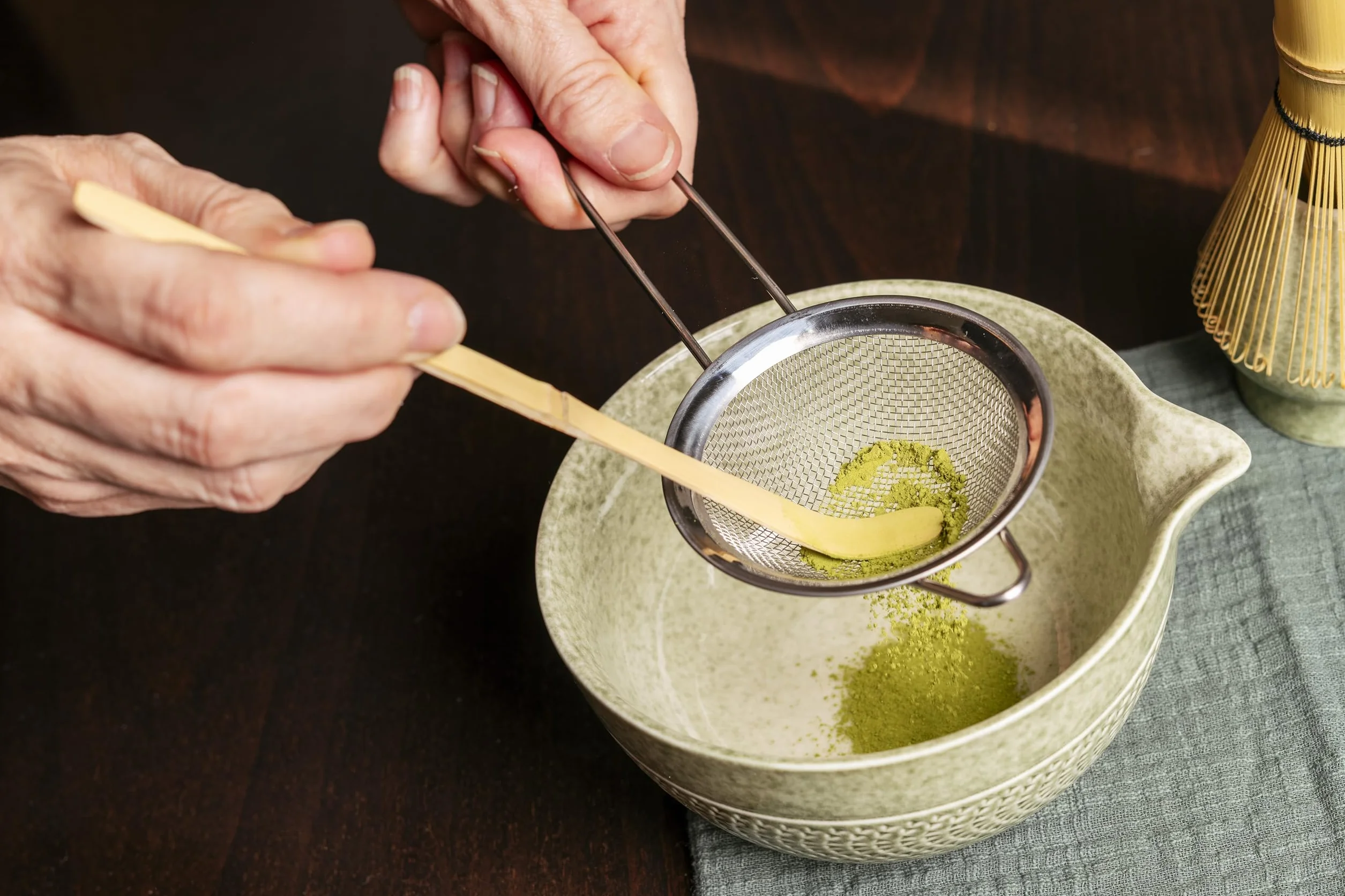 Kit Matcha Completo, Set Matcha Kit de Ceremonia de Te, Juego de Te de 7 piezas. Tazón de Cerámica y Batidor Premium de Bambu de Calidad, Ideal para Regalo. Bienestar y Harmonía.