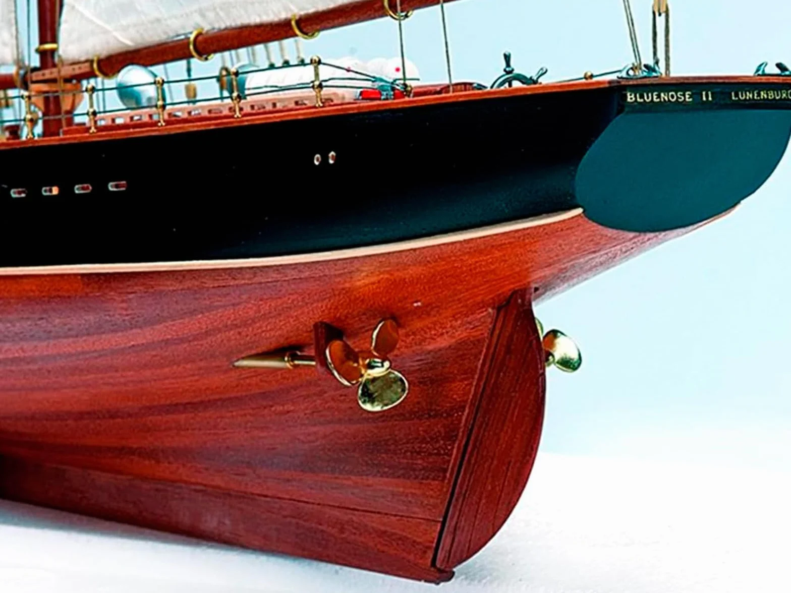 Artesanía Latina - Maqueta de Barco en Madera - Barco de Pesca y Regatas, Goleta Canadiense Bluenose II - Modelo 22453, Escala 1:75 - Maquetas para Montar - Nivel Medio
