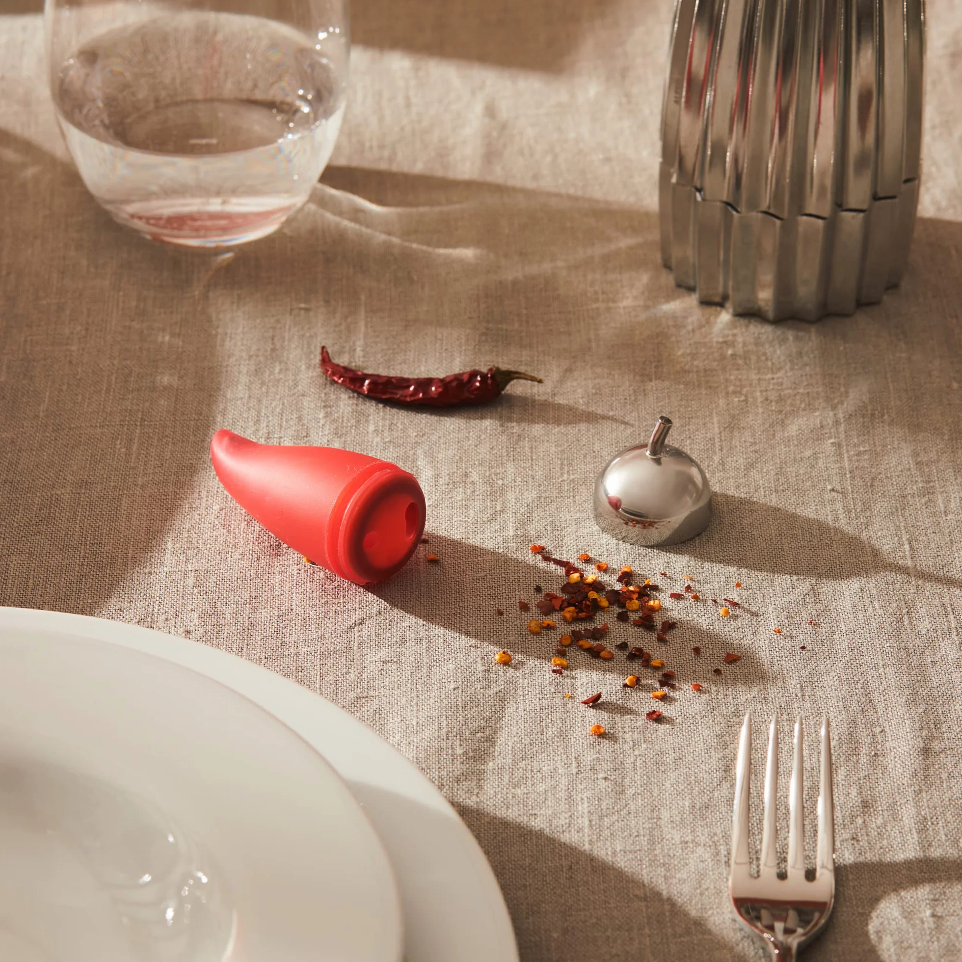 Alessi - Piccantino JHT02 - Picador de Chile de Diseño, en Goma Silicónica, Rojo y Acero Inoxidable 18/10 Brillante