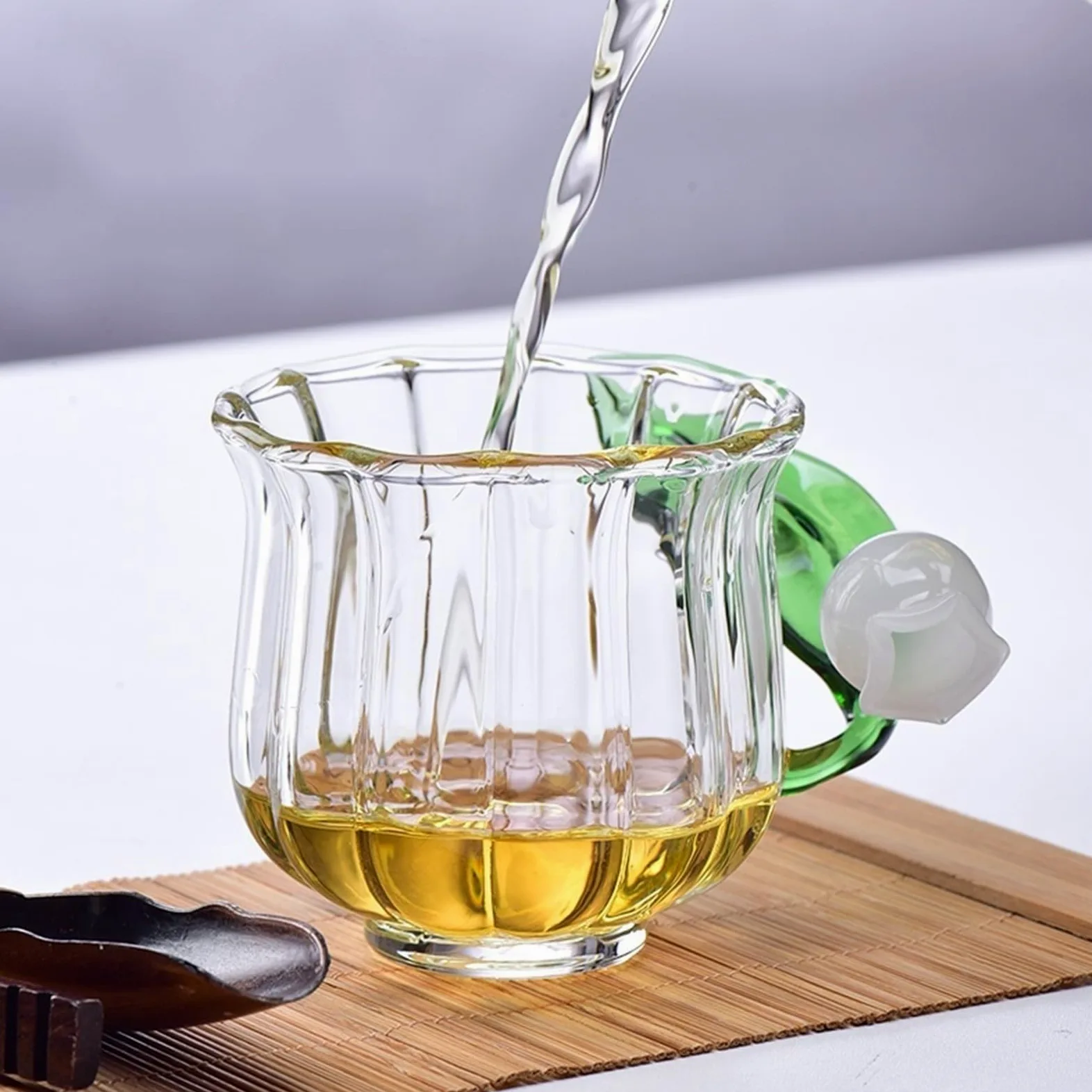 vasos para beber Taza de vidrio soplado a mano con asa en forma lirio la válvula, 135 ml. Tazas café/té borosilicato transparente