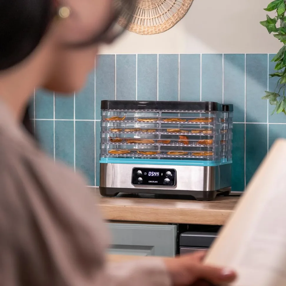 Cecotec Deshidratador de Alimentos VitaDry Pro. 300 W, Deshidratadora de Frutas con 5 Bandejas Altura Regulable, Pantalla Digital, Temporizador 30 min a 48 hs, Temperatura 35º-70º, Inox