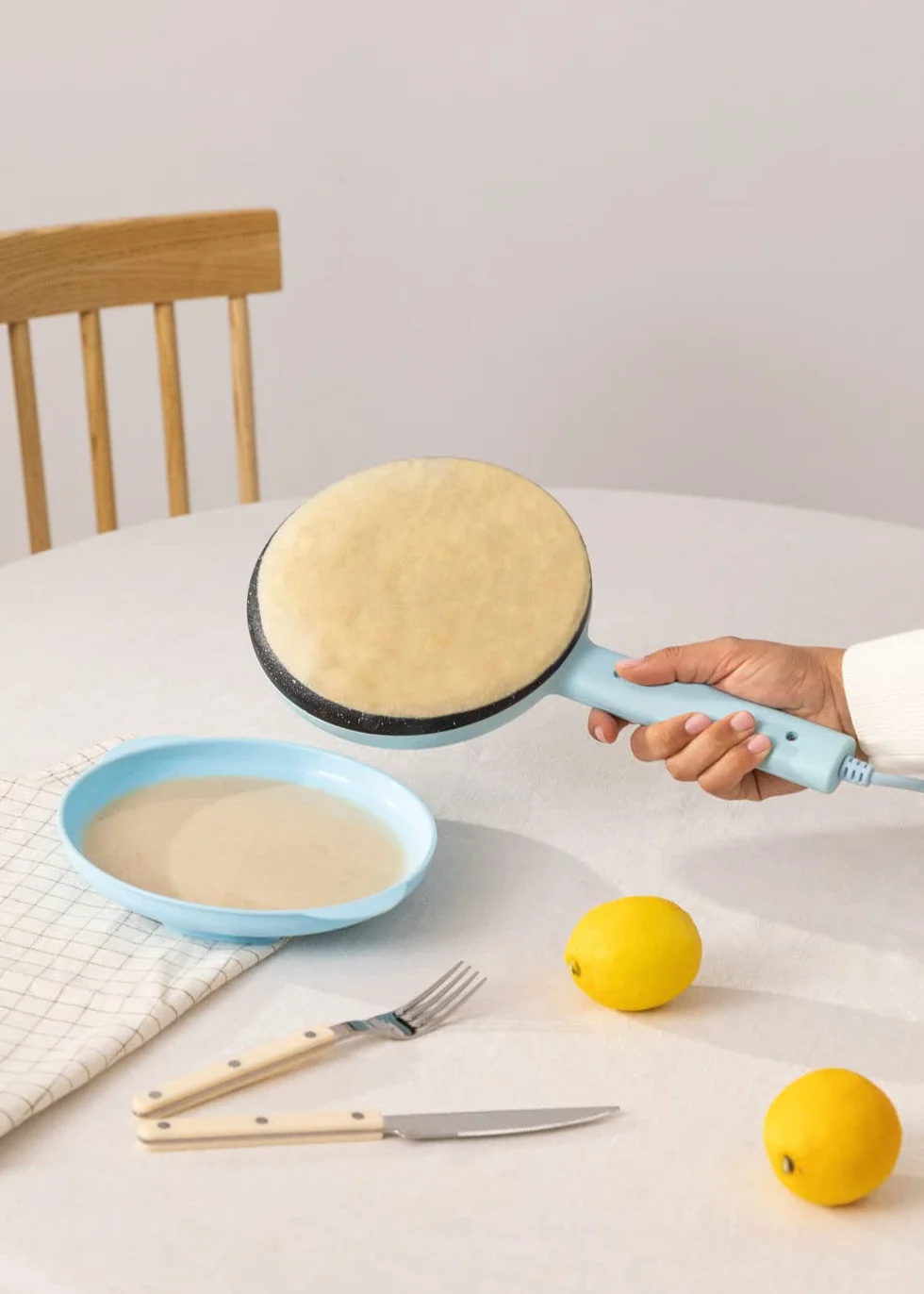 CREATE/CREPE MAKER/Máquina de crepes eléctrica Azul/Placa antiadherente Ø21cm, 600W, sin aceites, base antideslizante, diseño retro