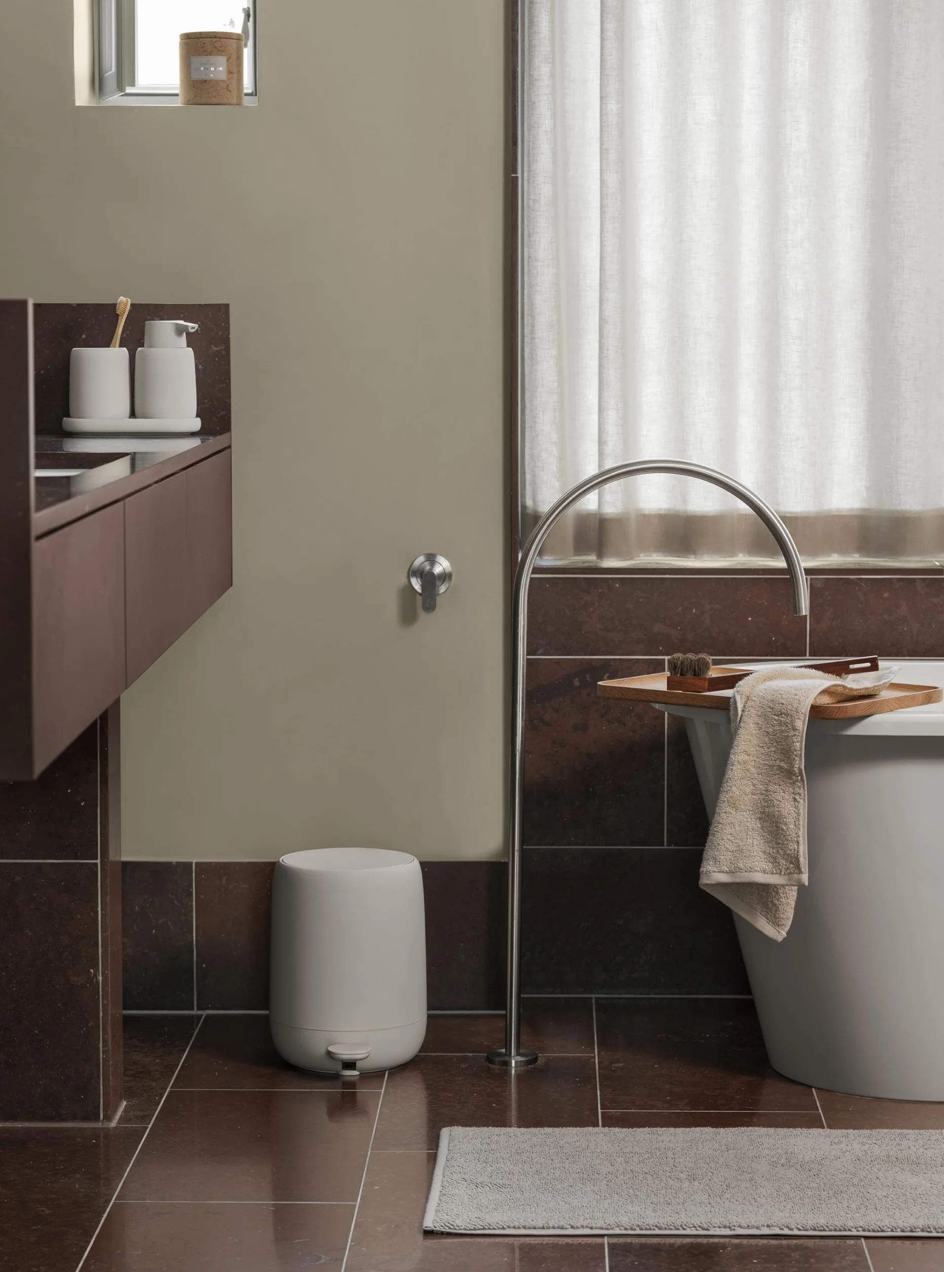 blomus -Sono- Vaso para cepillos de Dientes de cerámica, Moonbeam, Soporte para Cepillo de Dientes con Espacio para Cepillo de Dientes y Pasta de Dientes, Tacto Suave, Exclusivo Accesorio de baño
