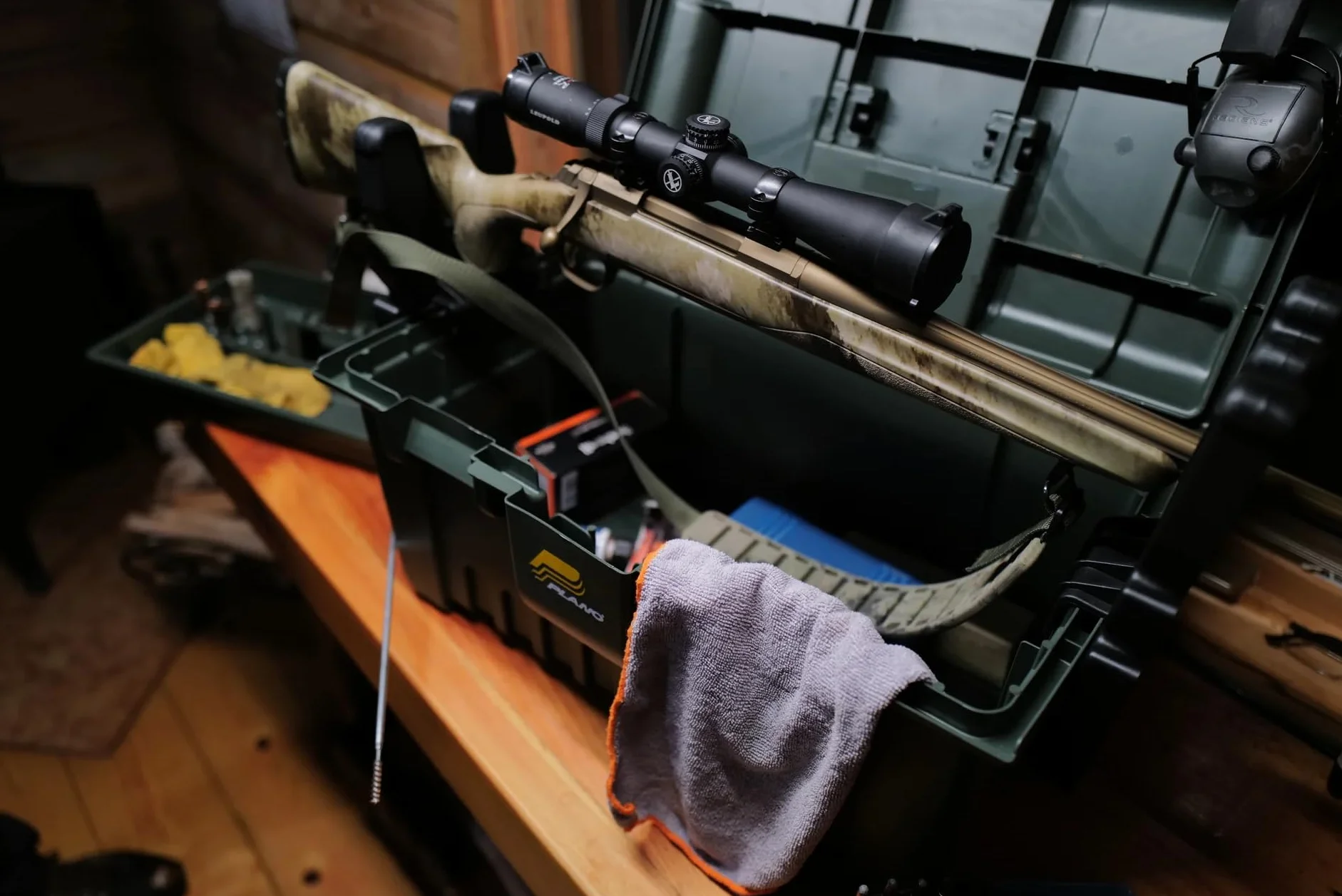 Plano Caja de limpieza y mantenimiento camuflaje grande 2.47 kg