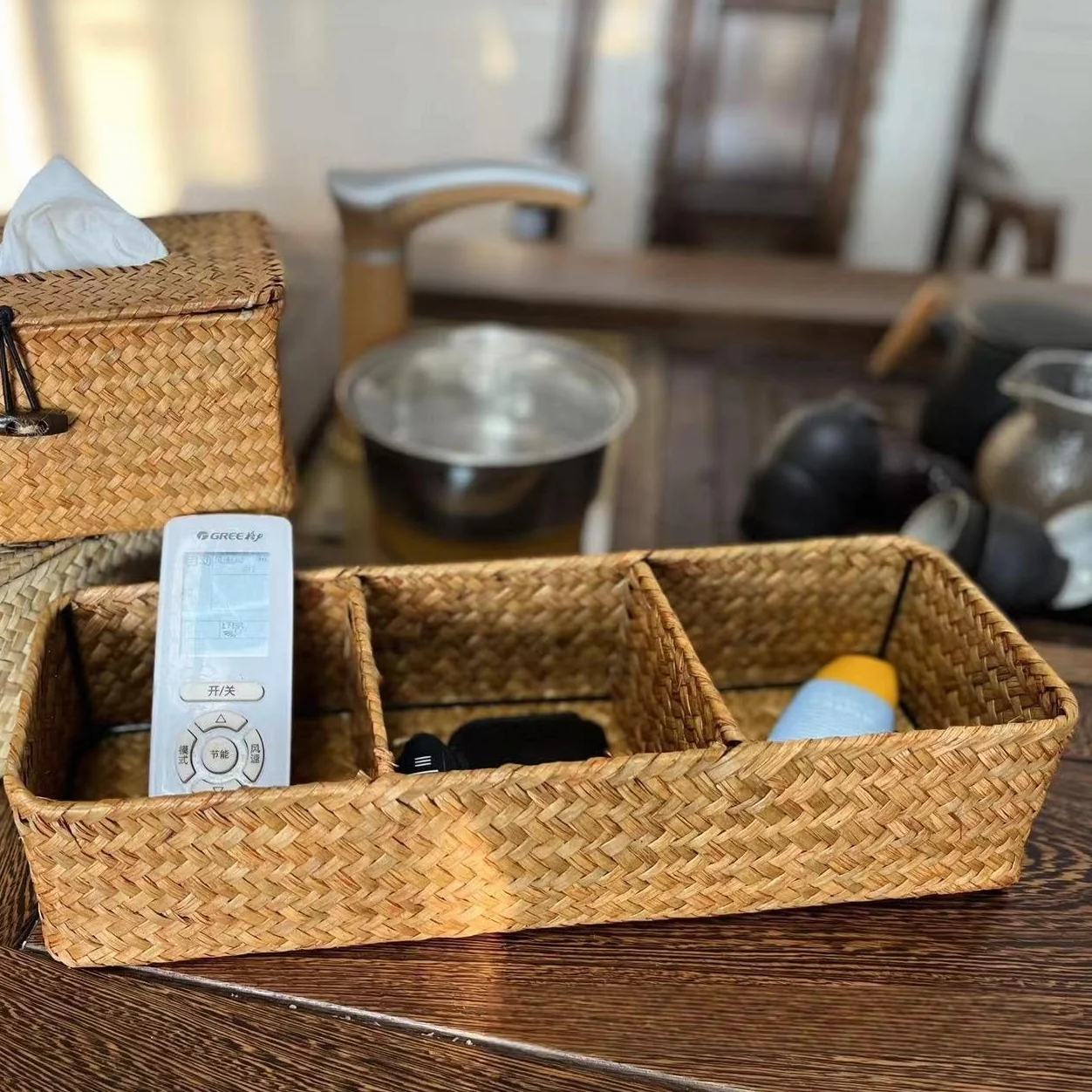 Cesta de Almacenamiento de Seagrass para Baño, Cesta de Tanque de Inodoro, Caja Tejida Natural, Organizador de Baño de Mimbre con 3 Compartimentos (37 x 12 x 8 cm)