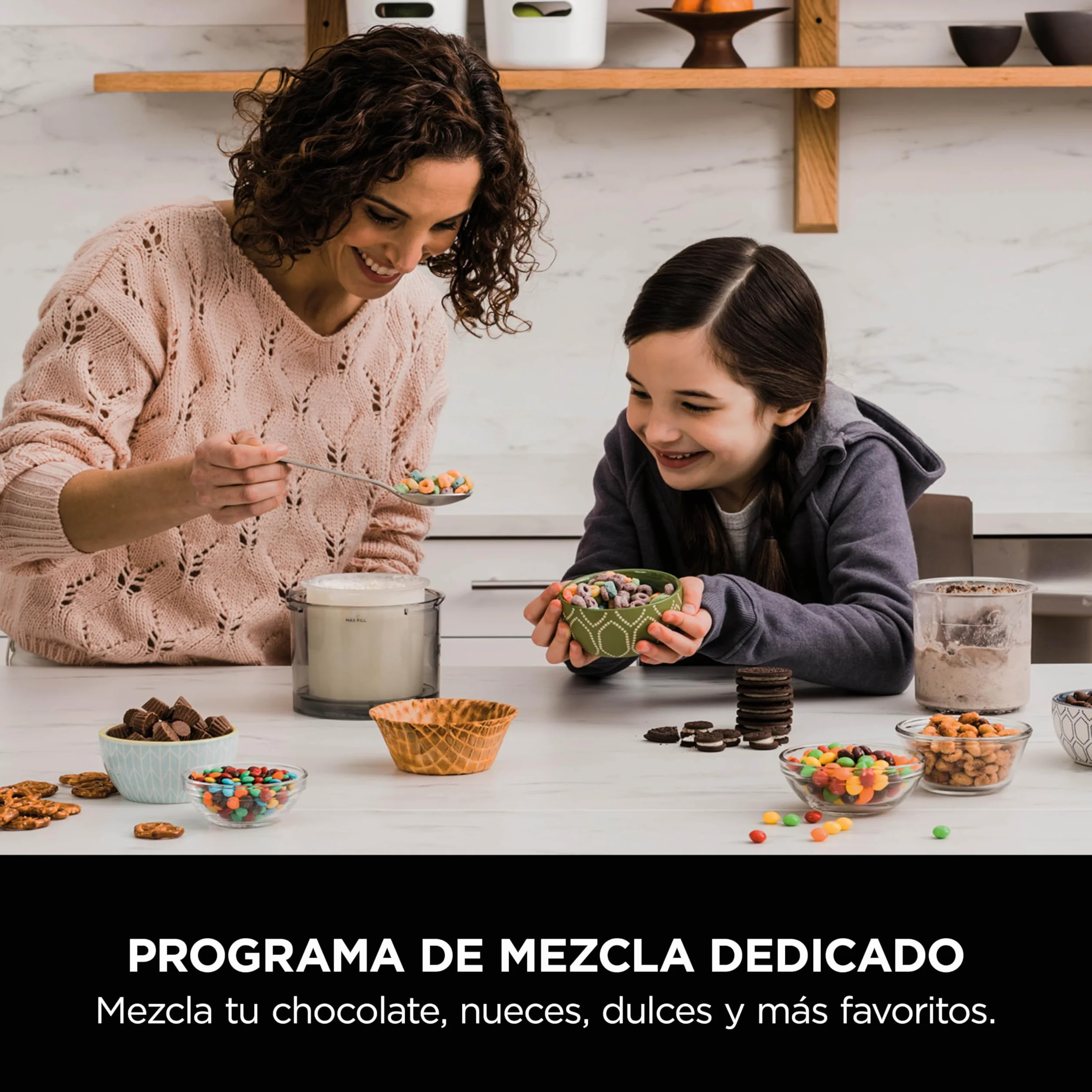 Ninja CREAMi Heladera Eléctrica Multifunción - 7 Programas para Helado, Gelato, Sorbete, Smoothie Bowls y Batidos - 2 Tarrinas con Capacidad Total de 1,4 l - Negro y Plata, NC302EU