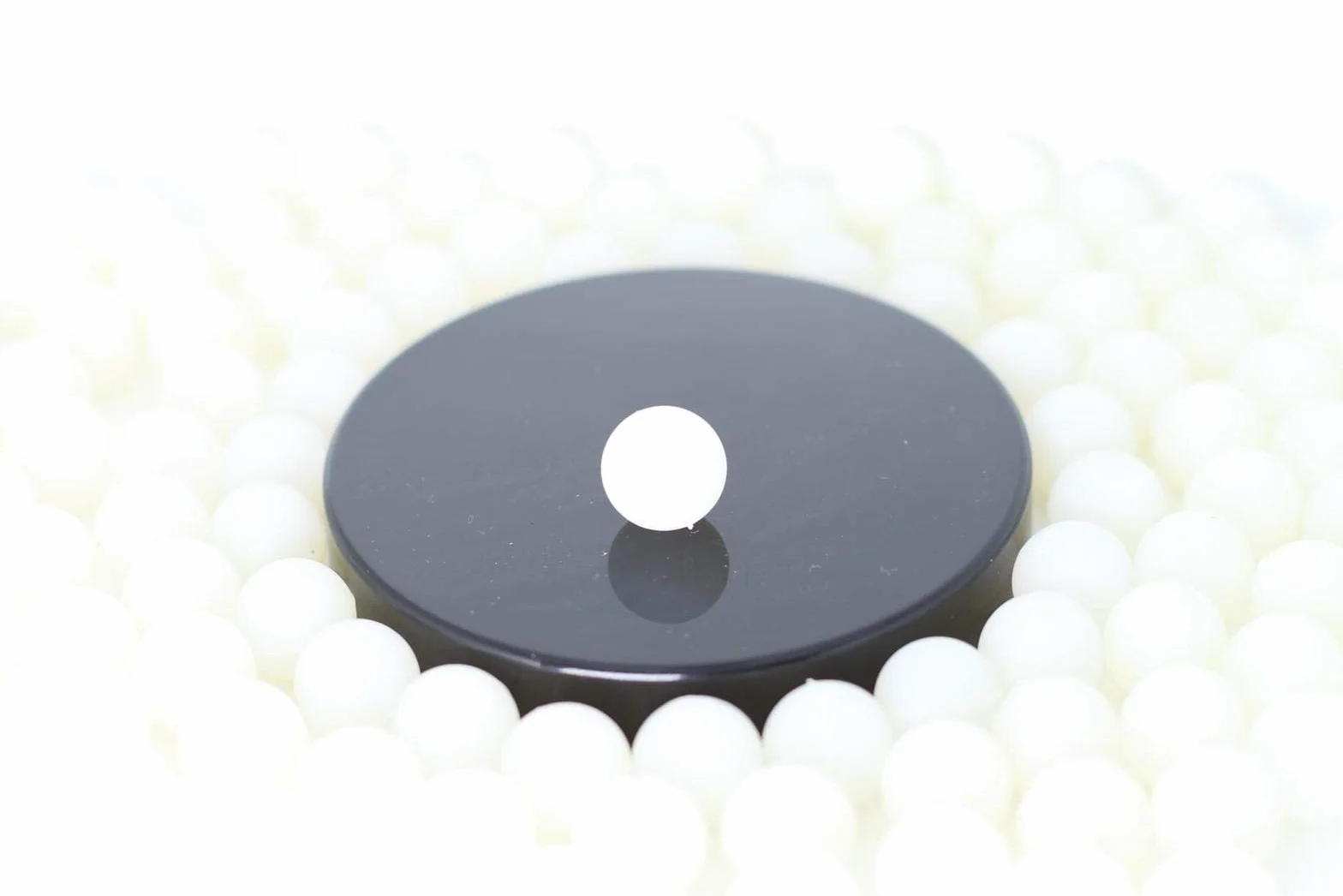 SSR 100 Night Vision Silicon Rubber Balls 68 Cal Green Fluorescence Paintballs Shining at Dark