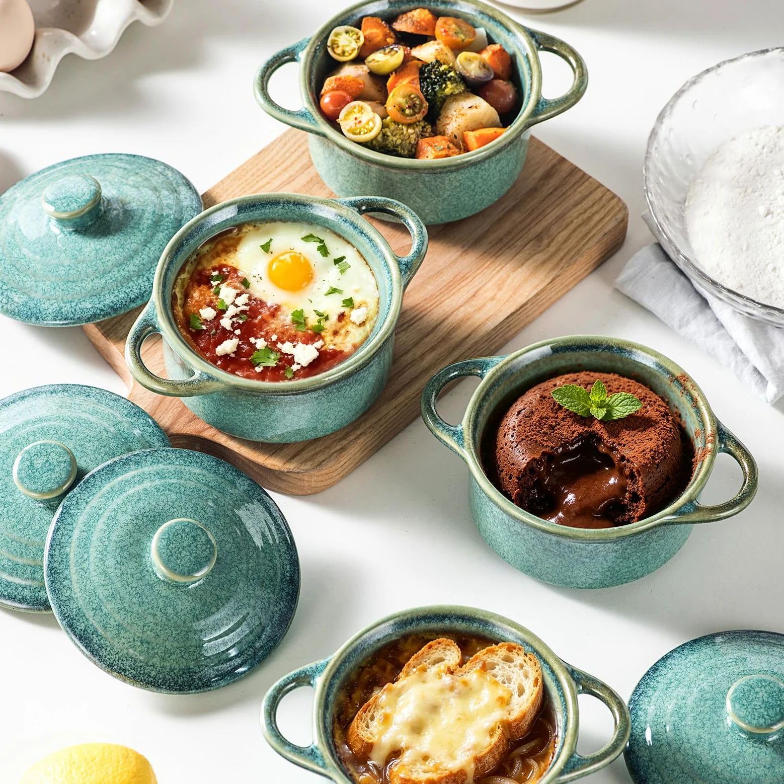 HENXFEN LEAD Cazuela de cerámica, 350 ml, mini ramequines de soufflé de cocottes con tapas y asas, juego de 4 moldes pequeños para hornear, color verde brillante