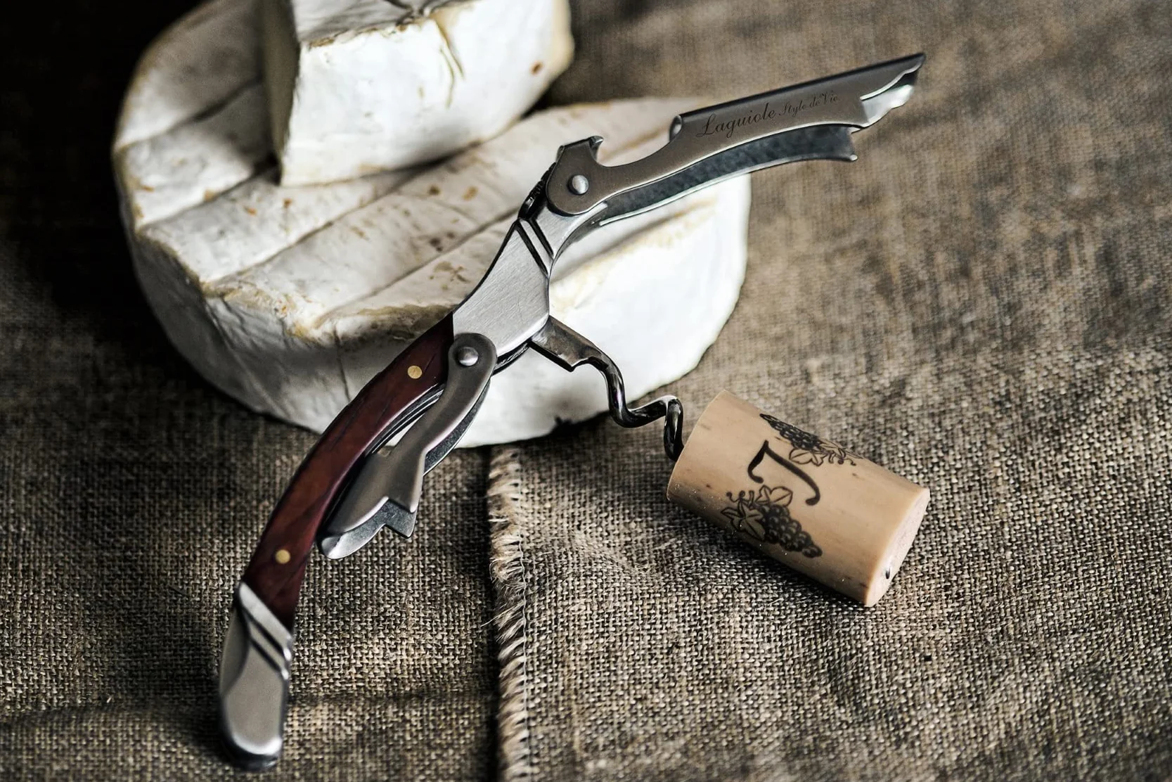 Laguiole Style de Vie Sacacorchos, abrebotellas con cortador de láminas, madera de paca