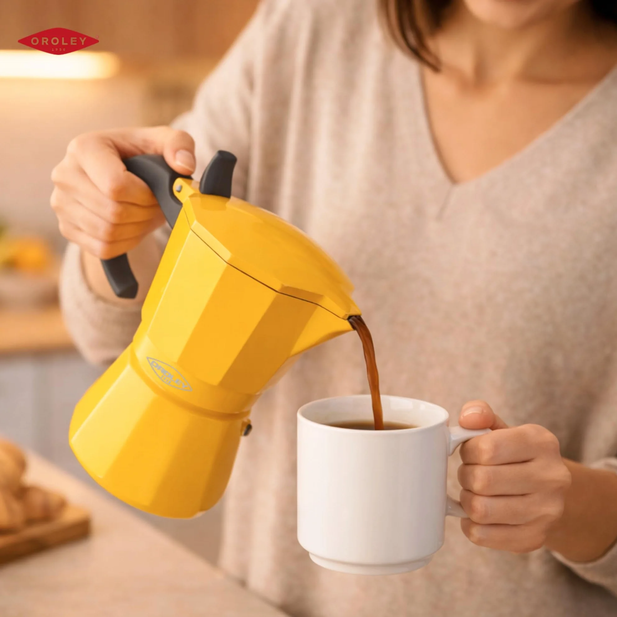 Oroley - Cafetera Italiana Petra | Base de Acero Inoxidable | Cafetera Inducción, Vitrocerámica, Fuego y Gas | Estilo Tradicional (Mostaza, 6 Tazas)