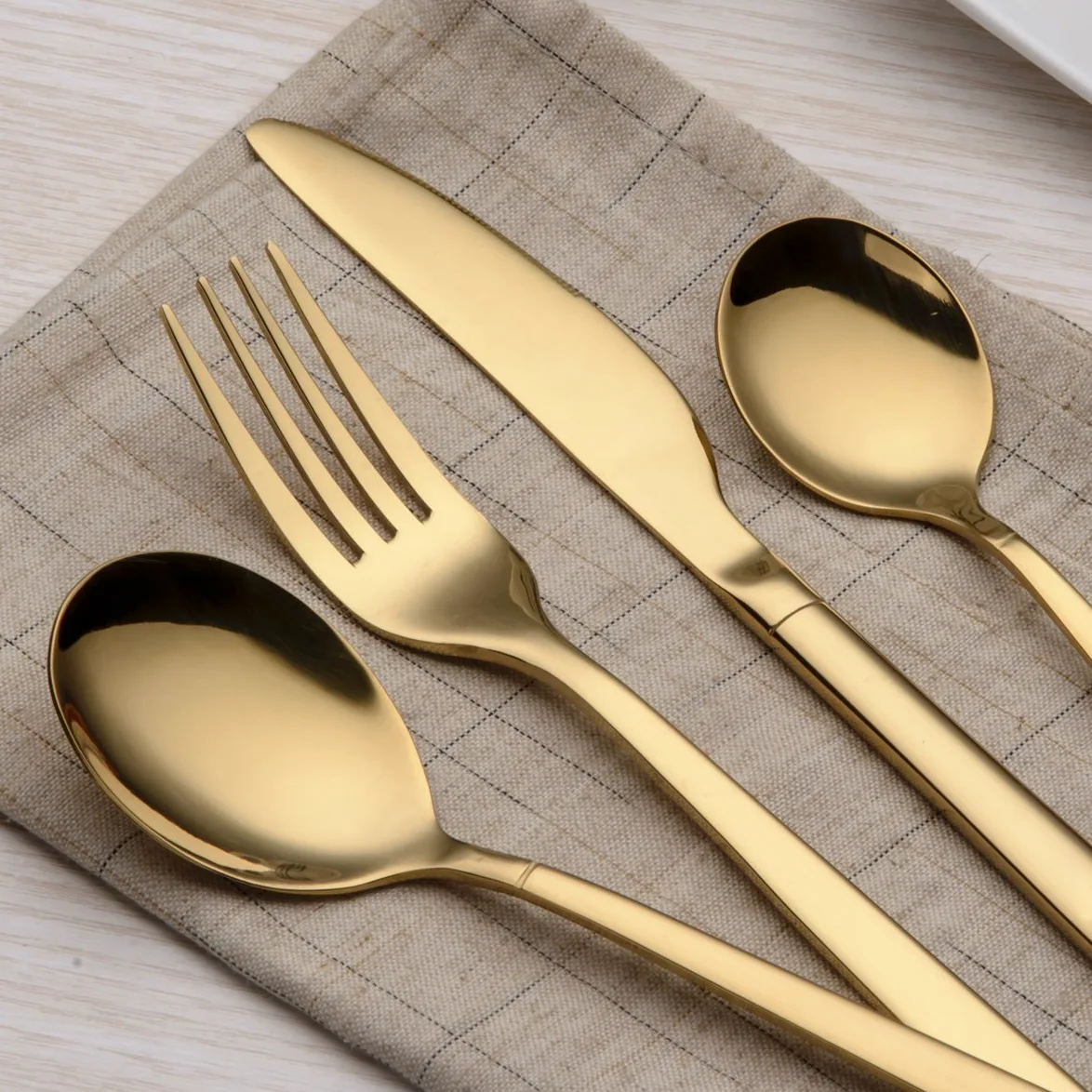 Berglander Juego de cubiertos con baño de oro, 30 piezas, servicio de 6 (oro brillante)