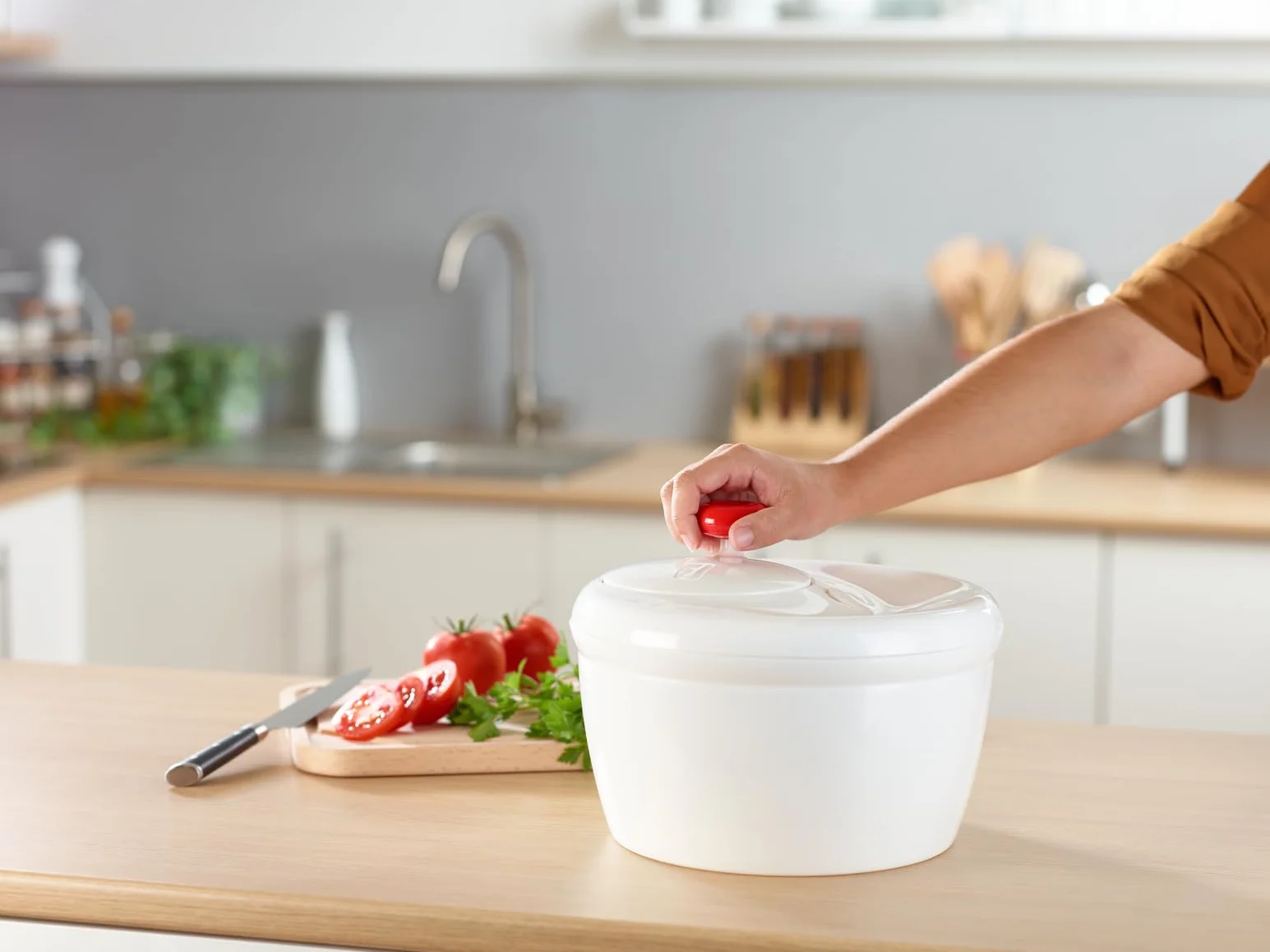 Moulinex Escurridor K10101 Escurridor para ensaladas y verduras con manivela, diseño Innovador con rejilla de evacuación de agua y bol-ensaladera, eficaz y fácil de usar con el asa de tirar
