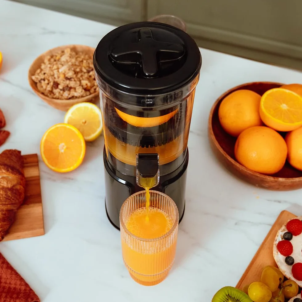 Cecotec Exprimidor de Naranjas Eléctrico de Torre Essential TowerAdjust Easy Steel. 140W, Capacidad de 0,35L, Incluye un Filtro y un Cono de Plástico, Única Dirección de Rotación, Desmontable