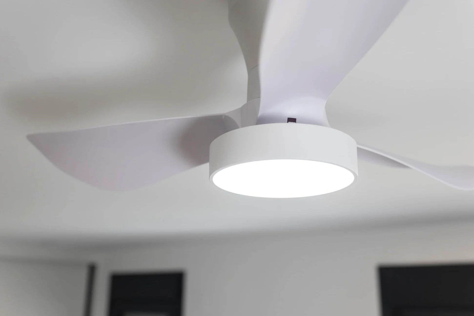DUPI Ventilador de Techo PRO AIR | Motor DC Silencioso | 6 Velocidades | Luz LED Dimmable 3000–6000K | Mando con Temporizador | Ø 80 cm | Blanco