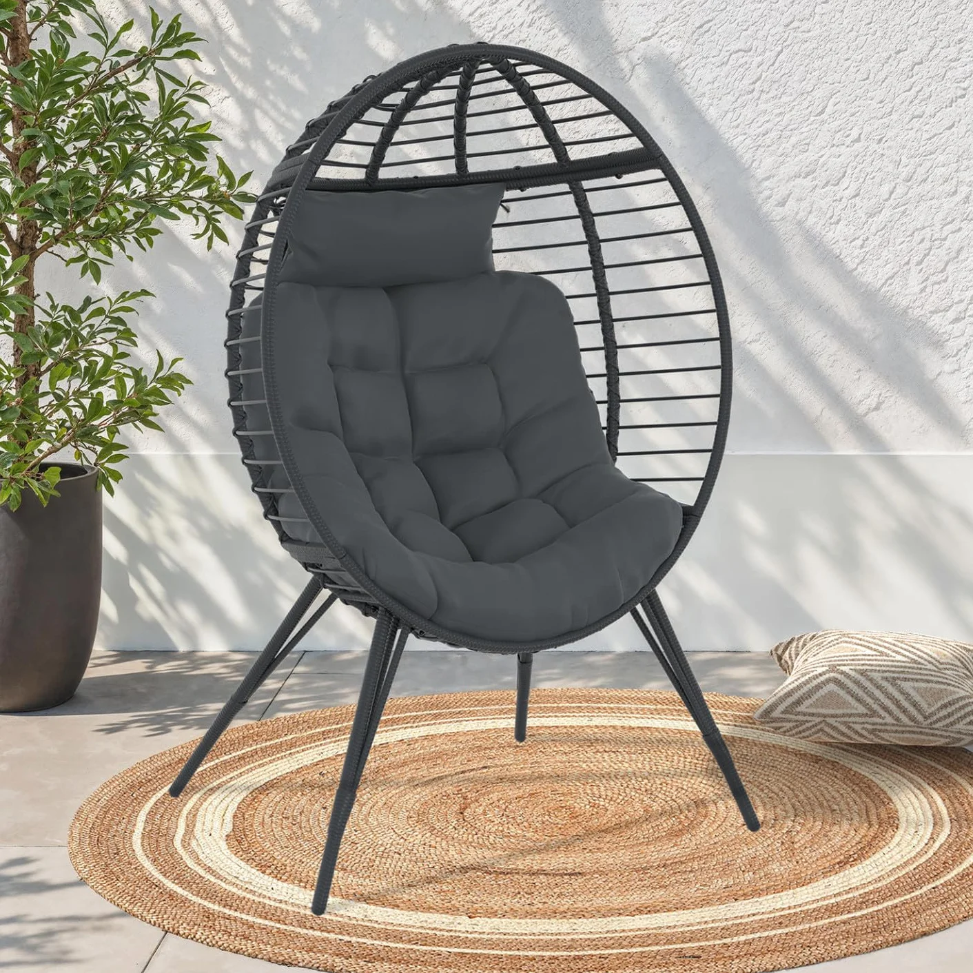 IDMarket - Sillón Huevo sobre pie calado gris en imitación de ratán con cojín gris