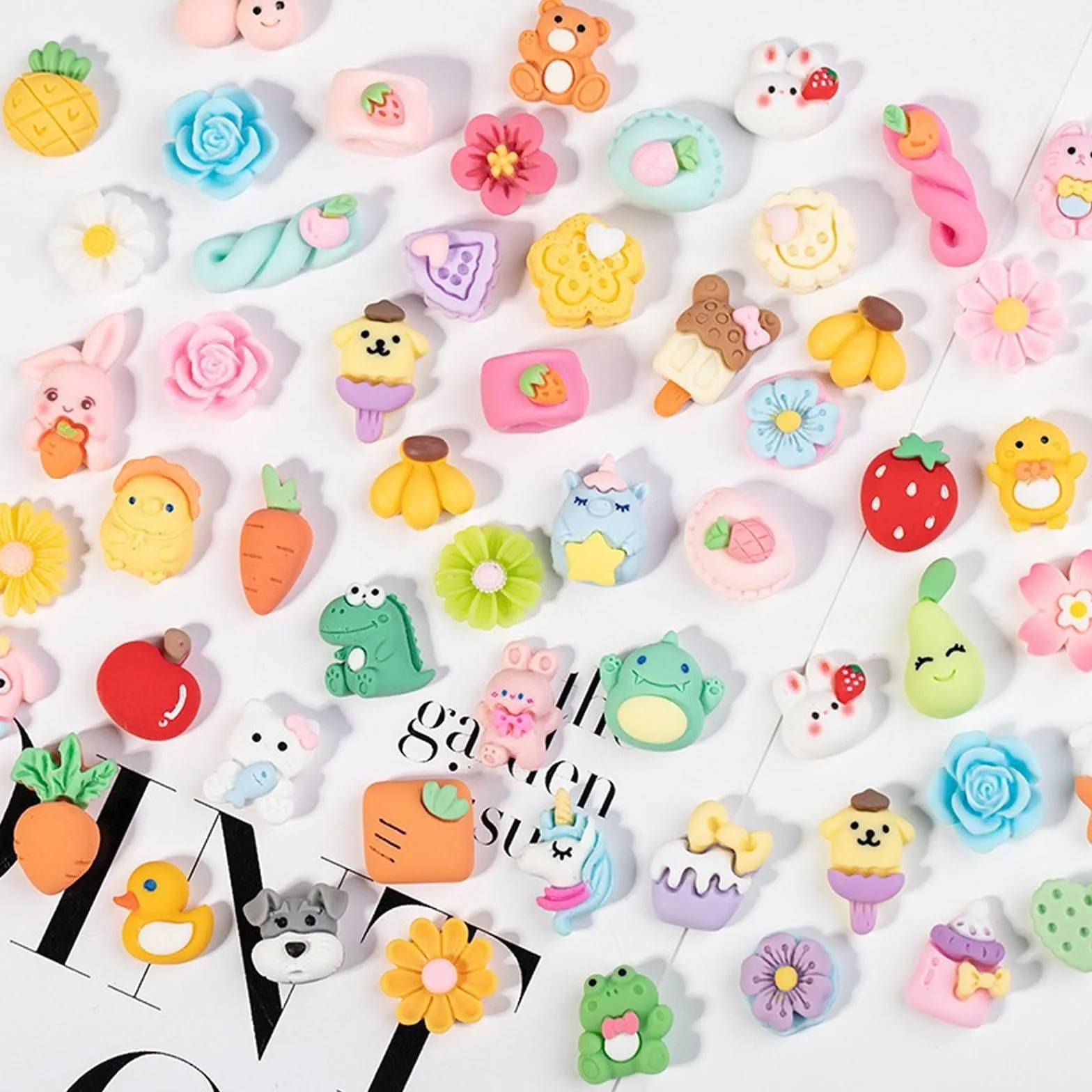 100 Piezas Surtido de Charms de Slime, Cute Cartoon Bulk Flatback Charms, Adornos de Gelatina y Resina Plana, Cute Cartoon Bulk Flatback Resina Adornos, para Hacer Manualidades