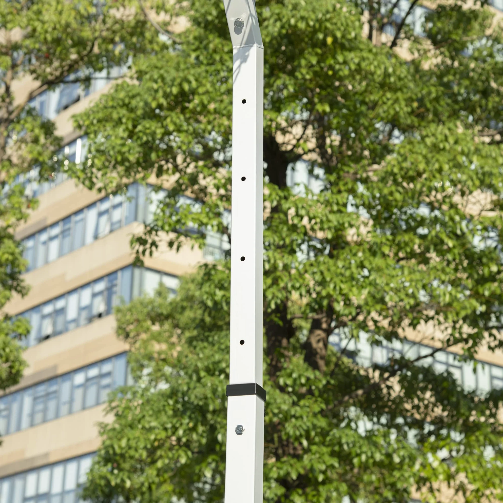 SPORTNOW Canasta de Baloncesto con Ruedas Altura Ajustable 245-305 cm Aro Portátil Tablero PVC Base Rellenable Exteriores 90x83x310-360 cm Blanco