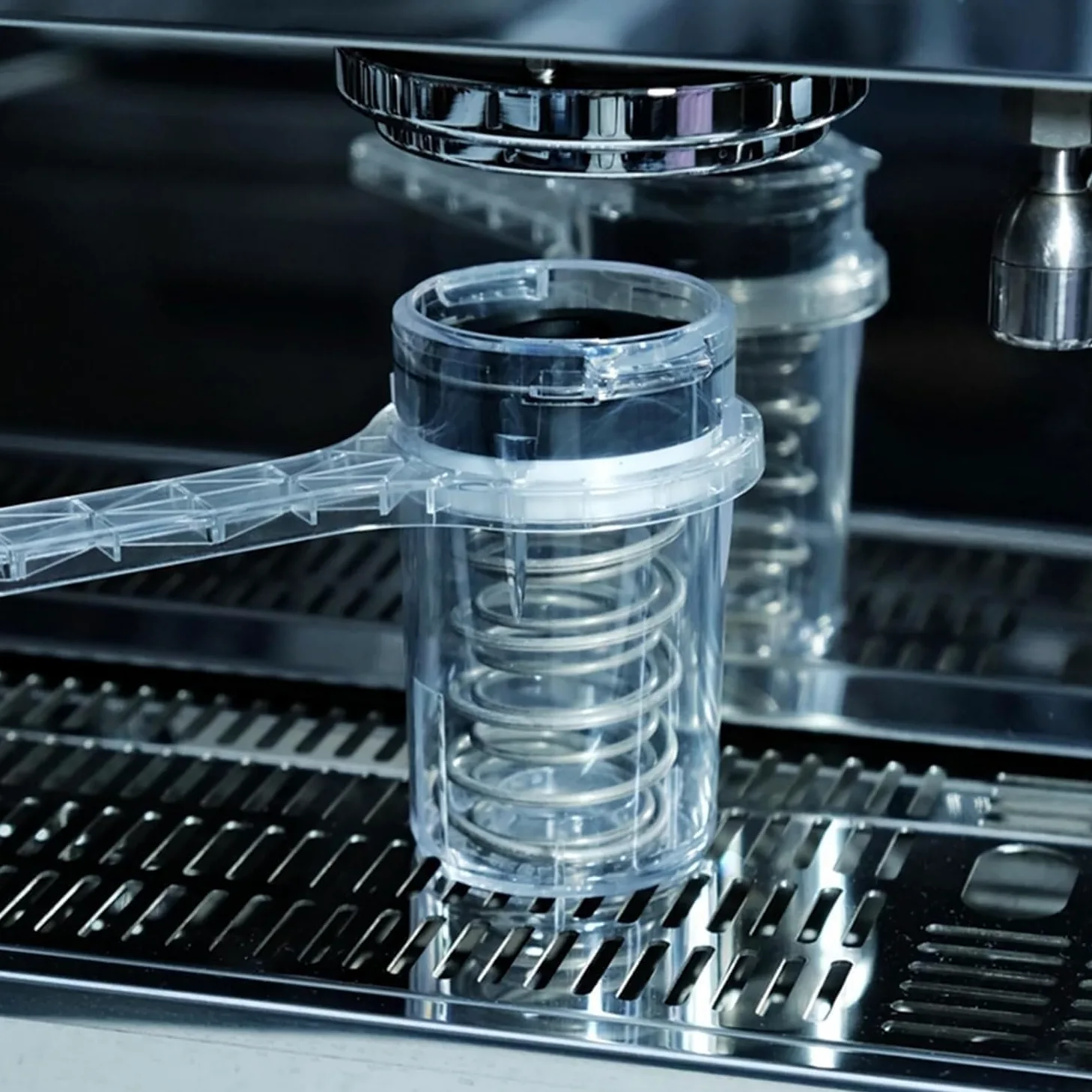 Herramienta de limpieza para máquina de espresso, dispositivo de retrolavado para máquina de café con válvula de alivio de presión para cabezales de preparación estándar de 58 mm, garantiza una fácil