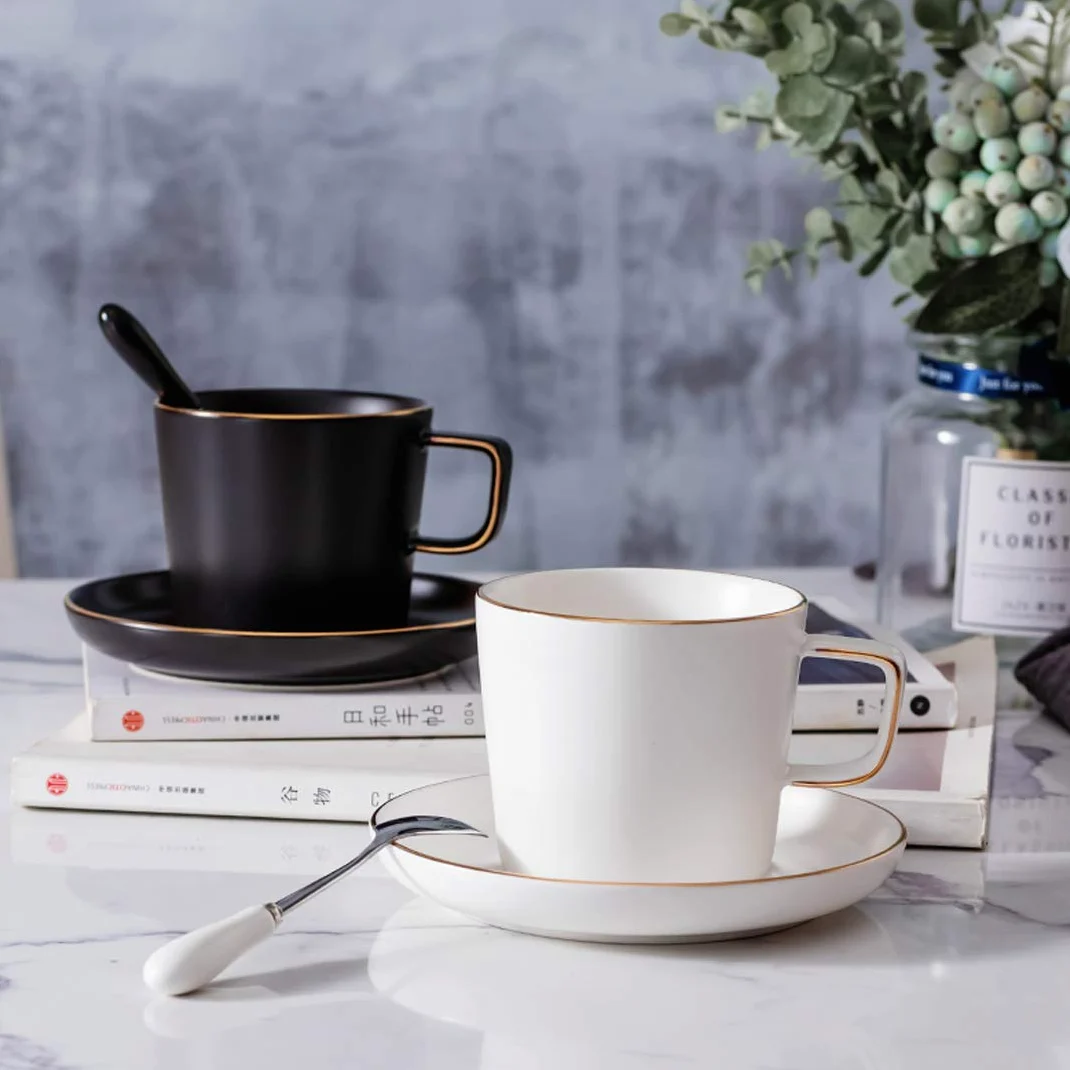 Juego de tazas de café de porcelana mate con platillos, de lujo nórdico, borde dorado, taza de té de la tarde, taza de café con capuchino (250 ml, 2 tazas y 2 platillos)