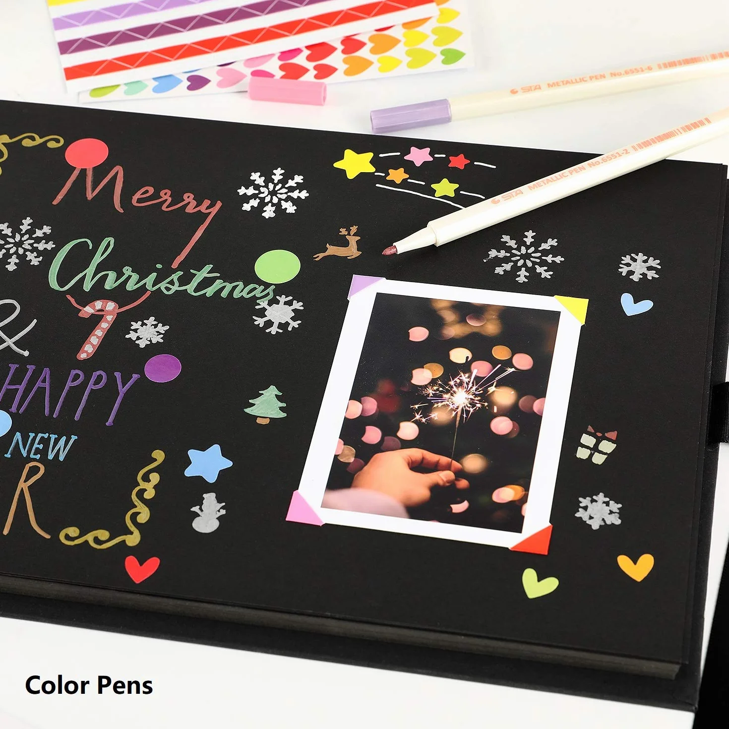 Album de Fotos para Pegar y Escribir Scrapbook, 80 Páginas Negras, DIY Scrapbooking Set con 10 rotuladores 5pcs Plantillas 6pcs Pegatinas y 2pcs Photo Corners, Original Regalos