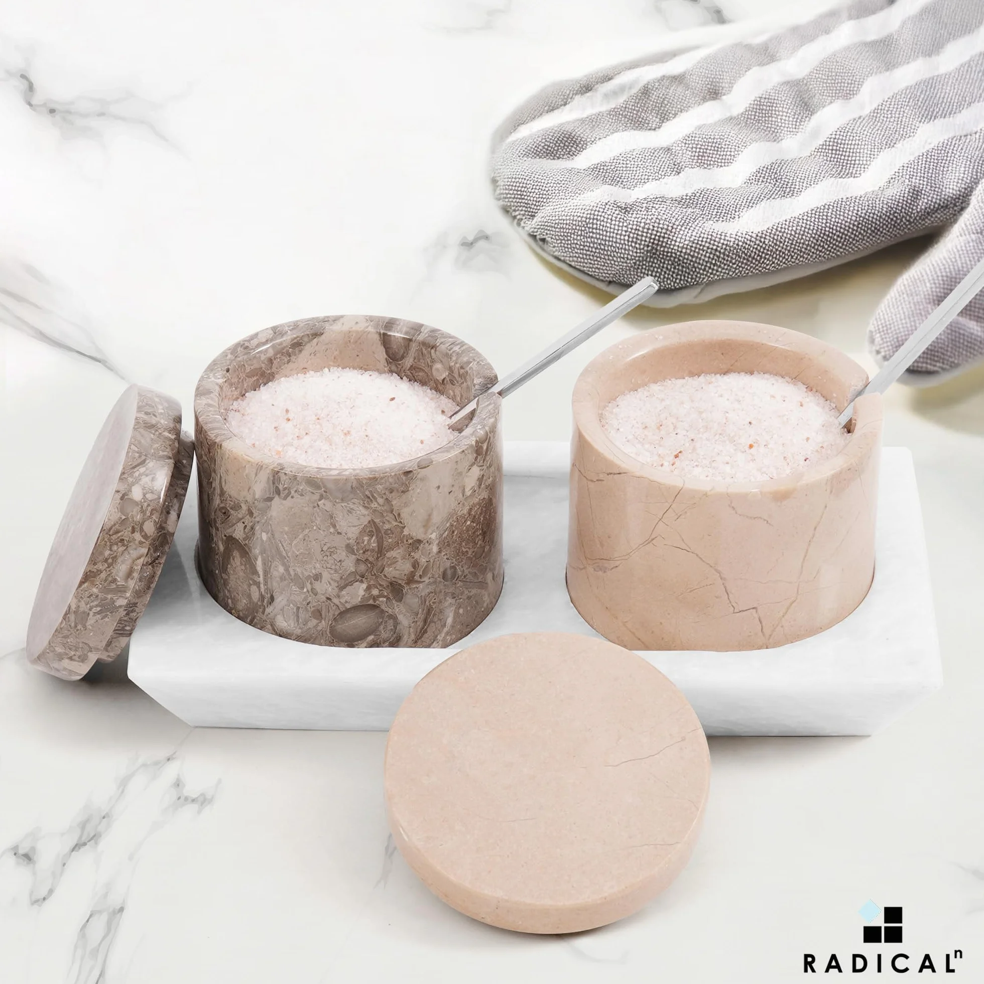 Radicaln Bodega de sal de mármol con tapa y bandeja de 7,6 cm, pulgadas Oceanic & Verona, juego de 2 tarros de condimentos hechos a mano para almacenamiento de cocina