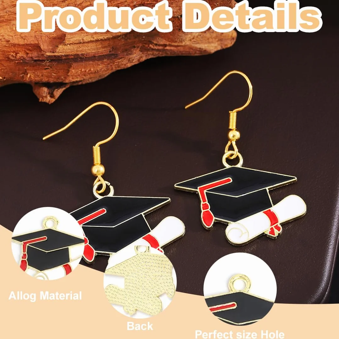 50 colgantes con dijes para fiestas de graduación, color rojo, birrete de graduación y birrete de doctorado.